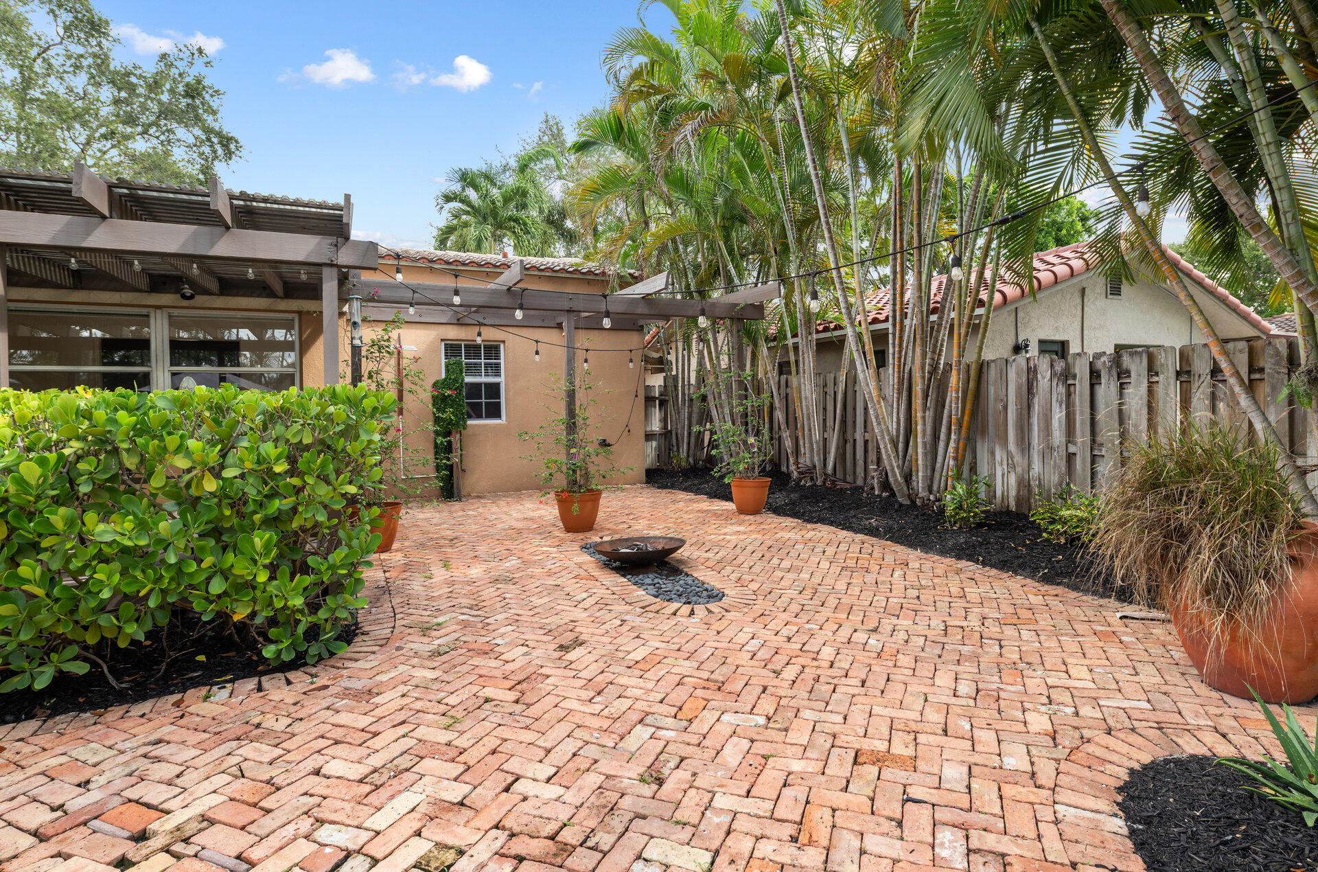 712 SE 11th Court