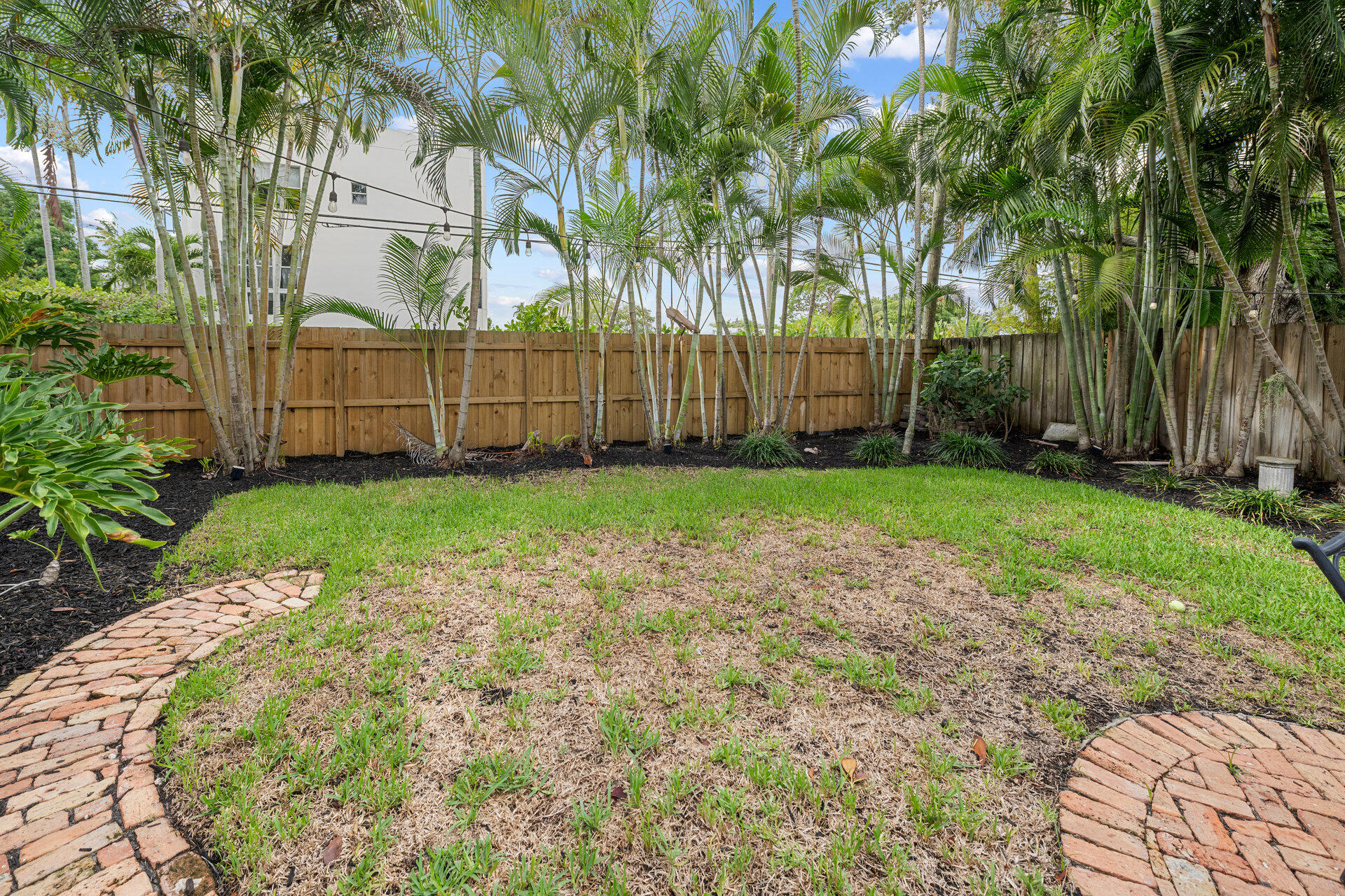 712 SE 11th Court