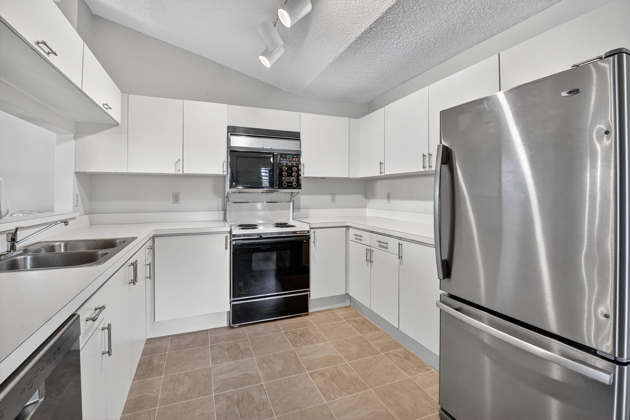 7186 Sweetbay Court