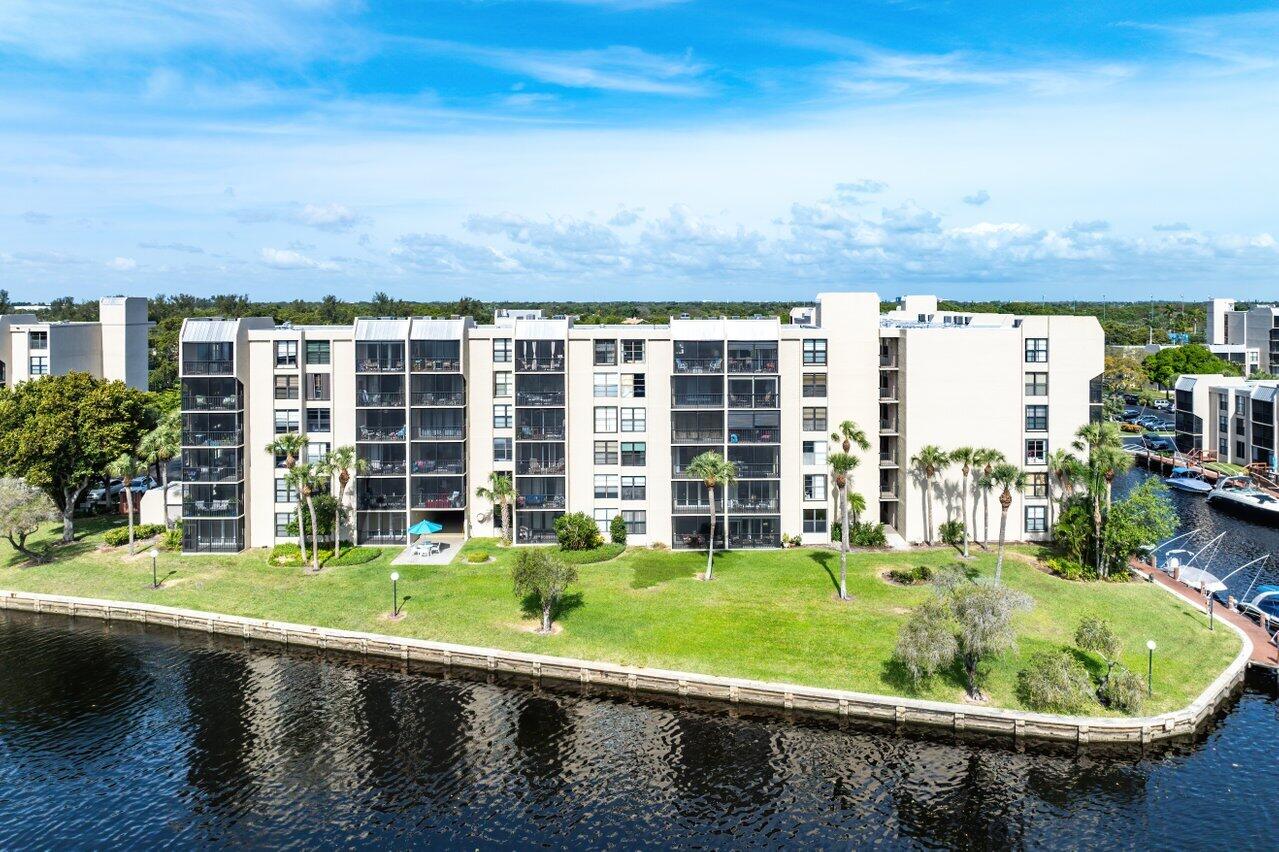 13 Royal Palm Way 602