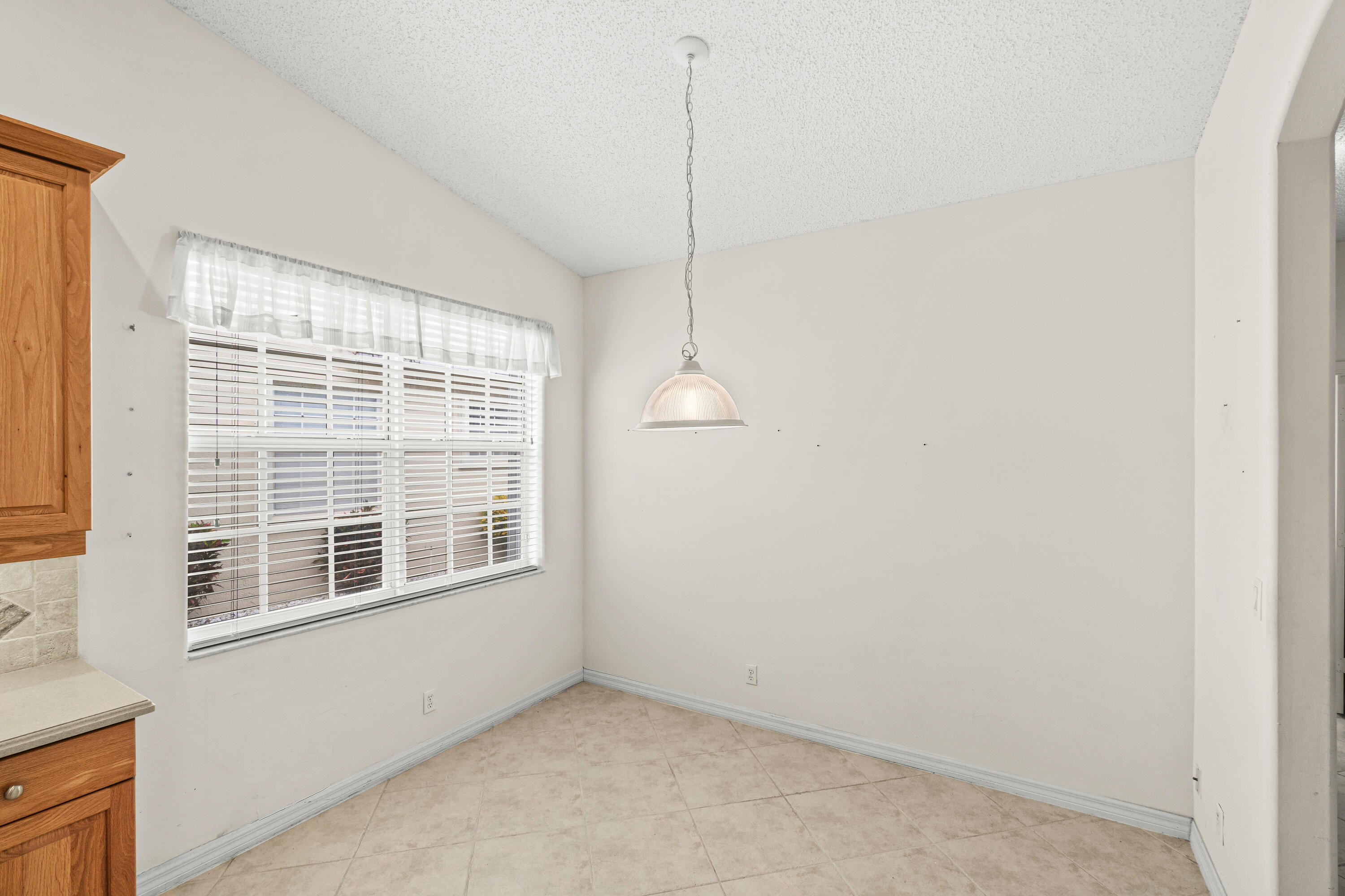 6252 Heliconia Road