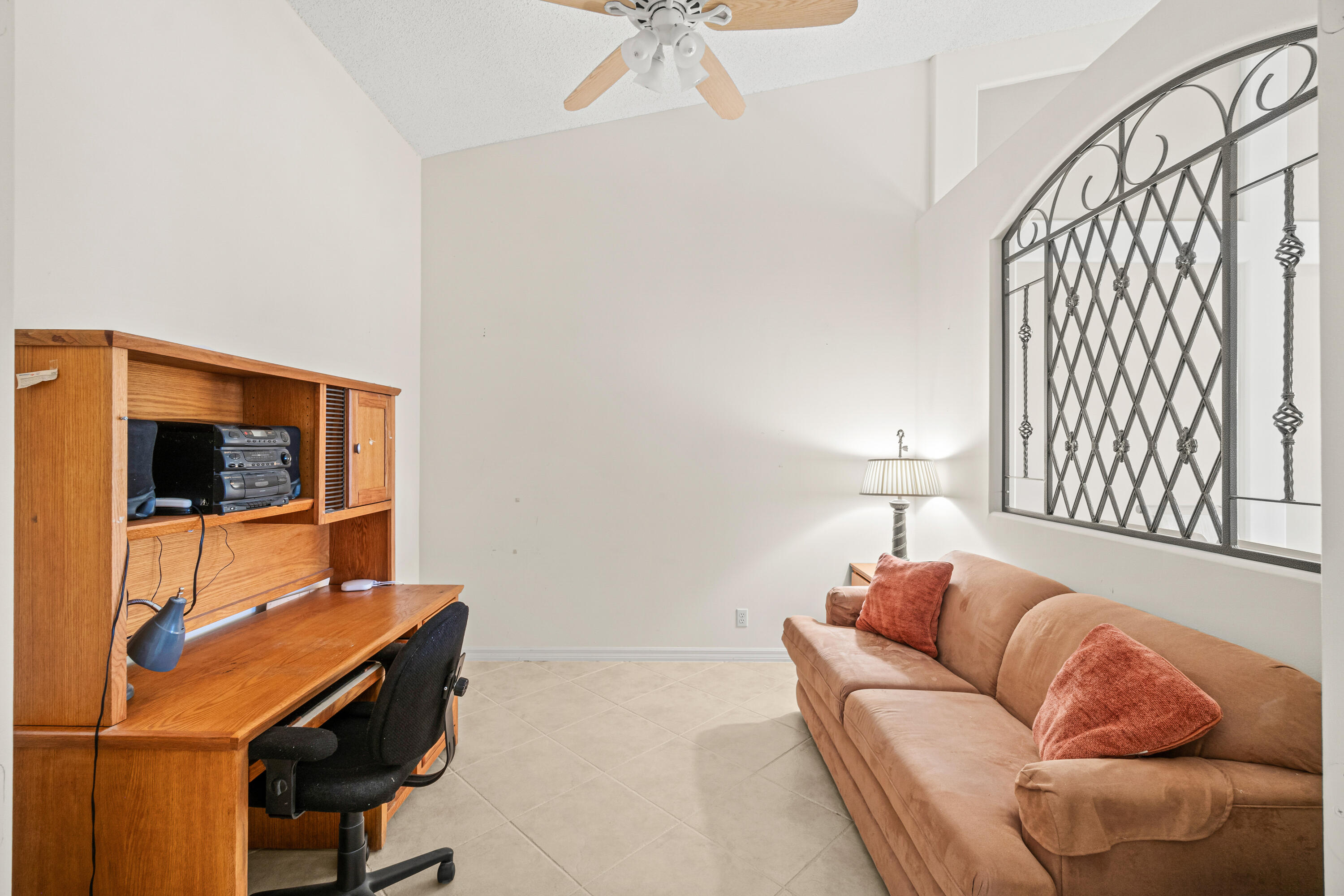 6252 Heliconia Road