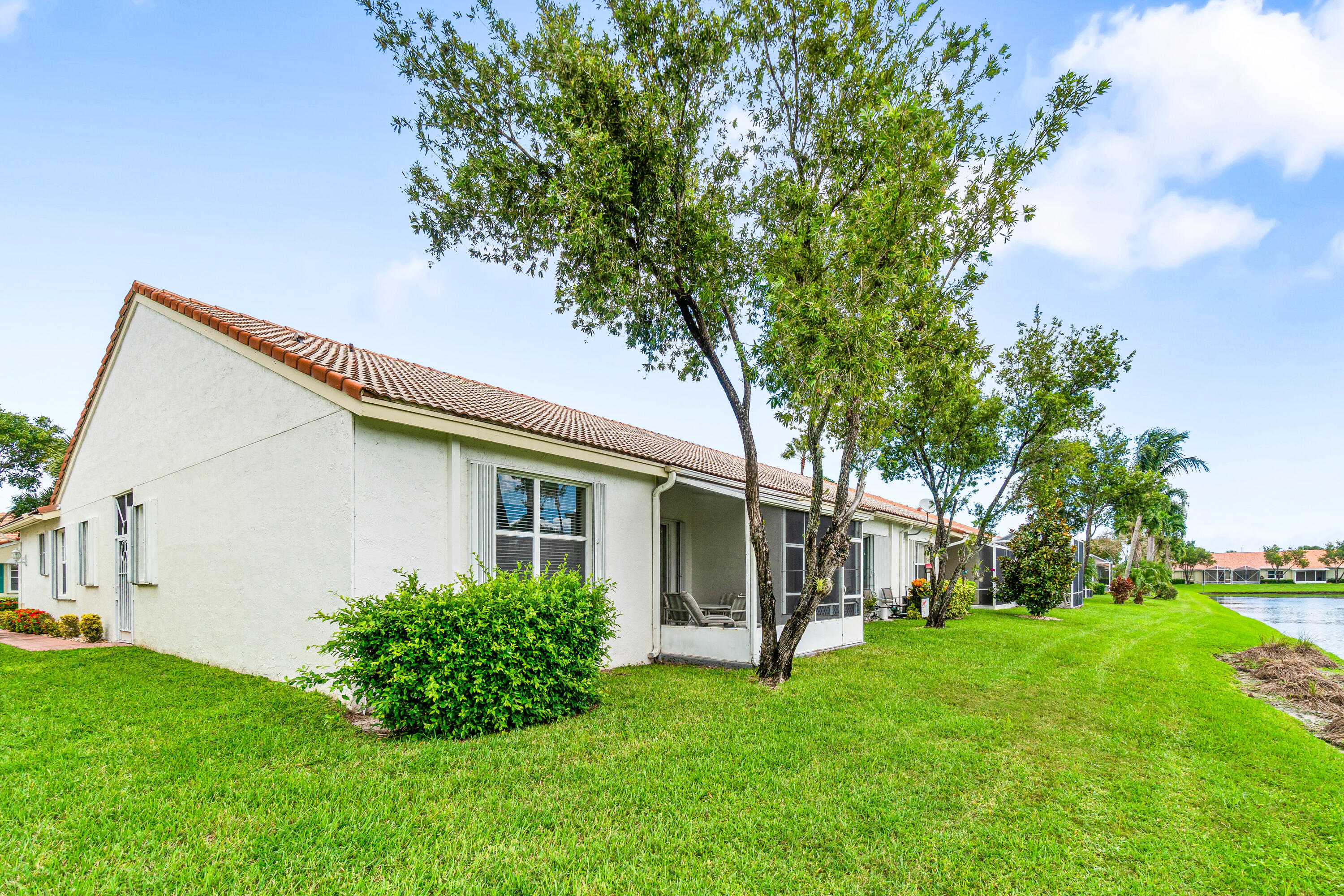 6252 Heliconia Road