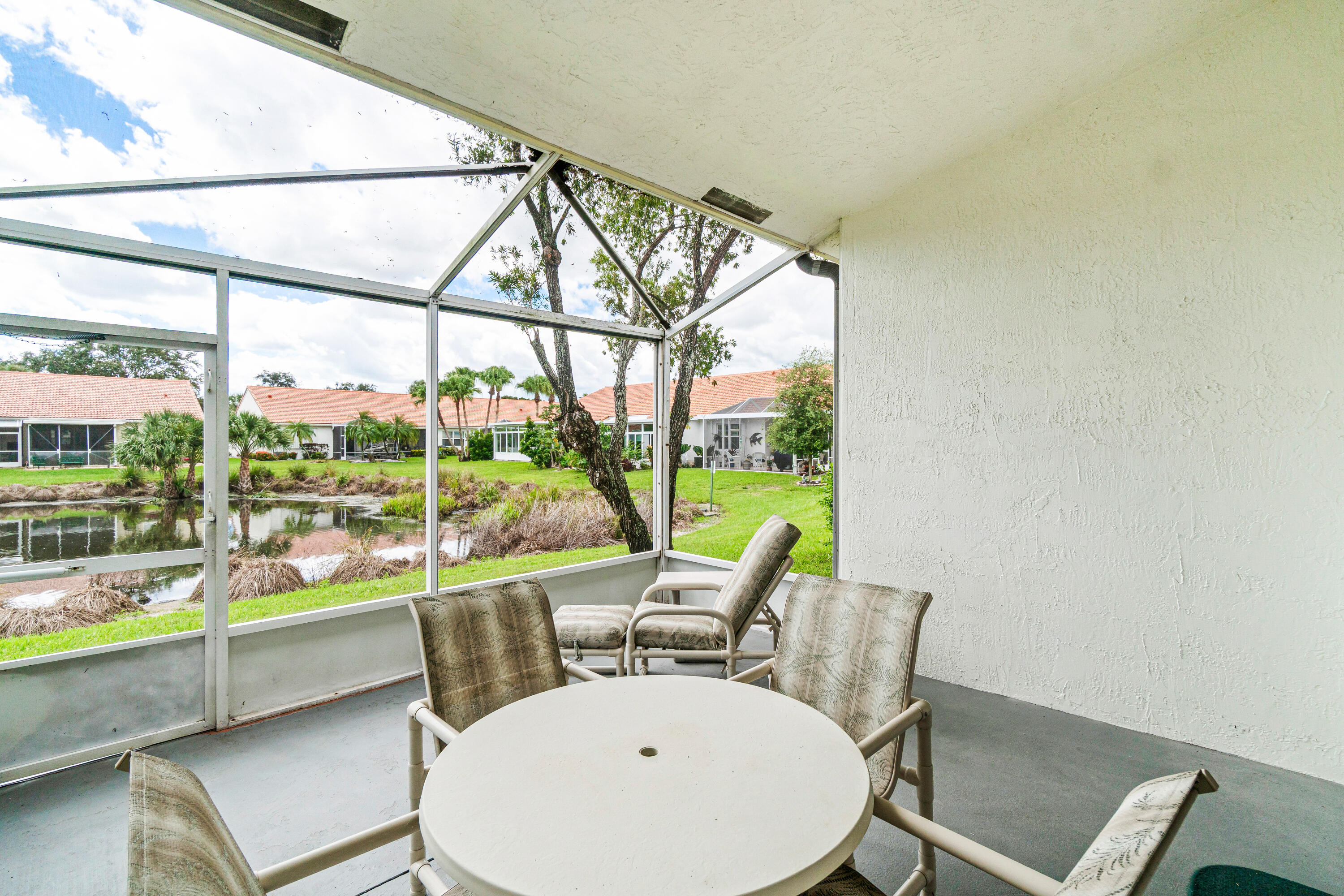 6252 Heliconia Road