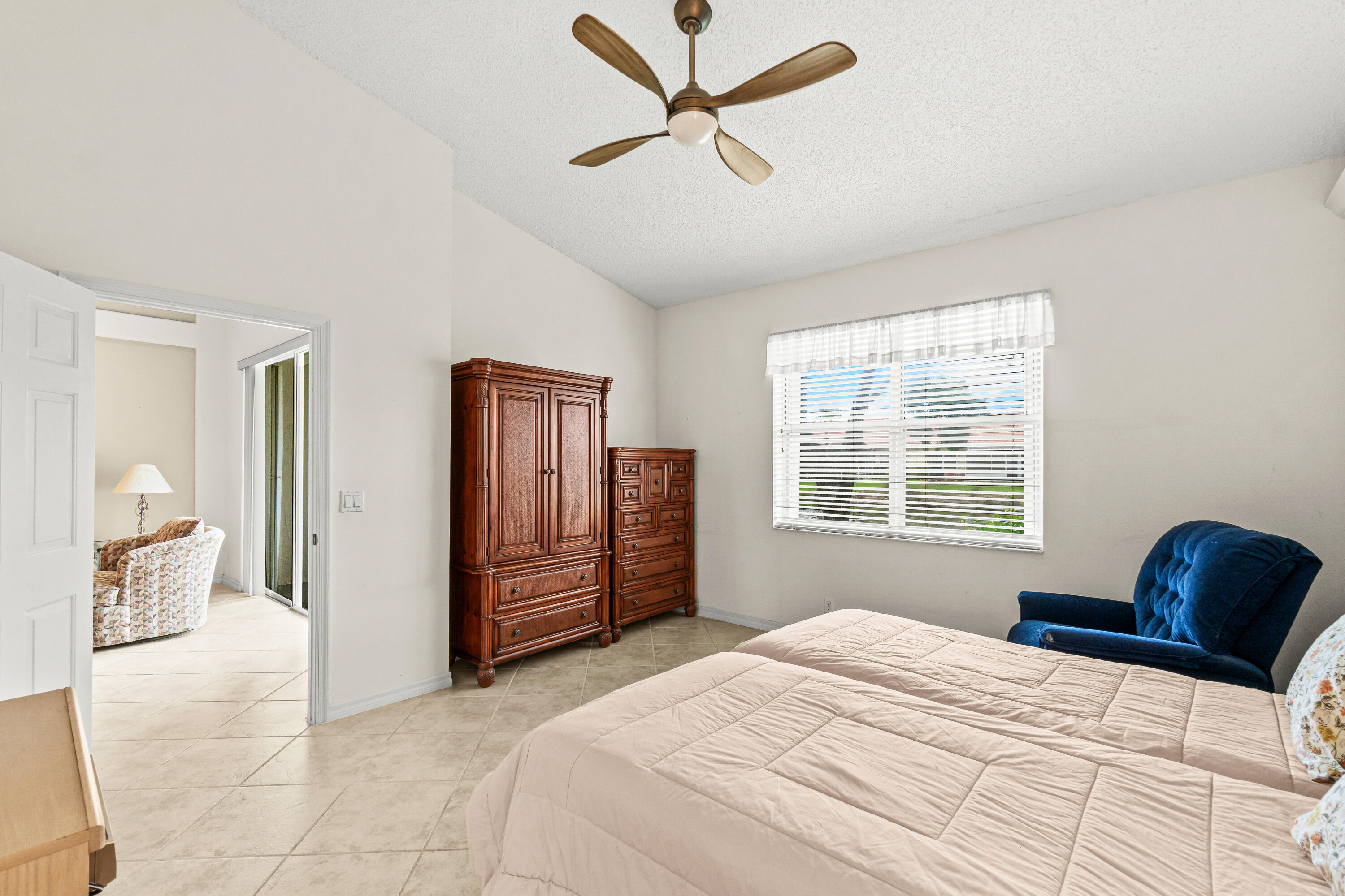 6252 Heliconia Road
