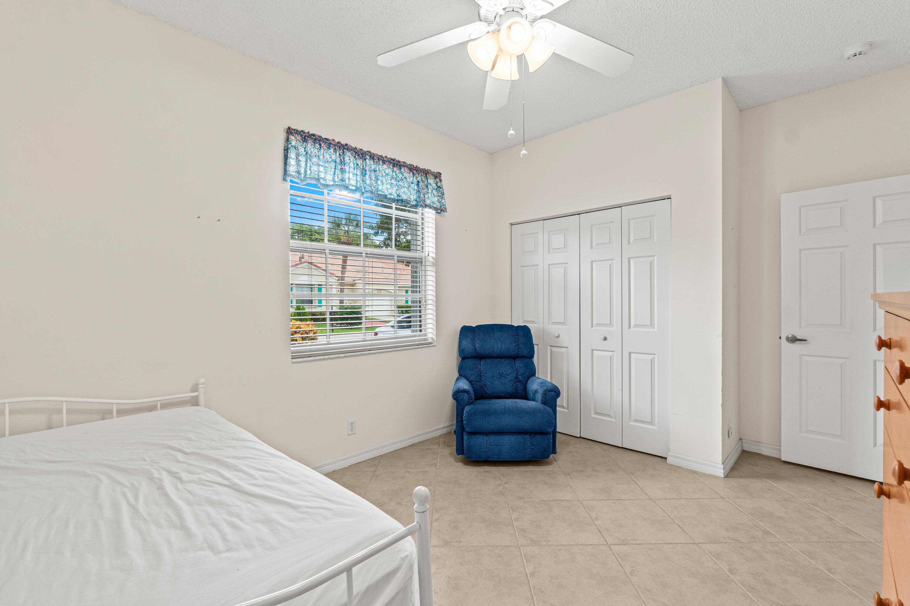 6252 Heliconia Road