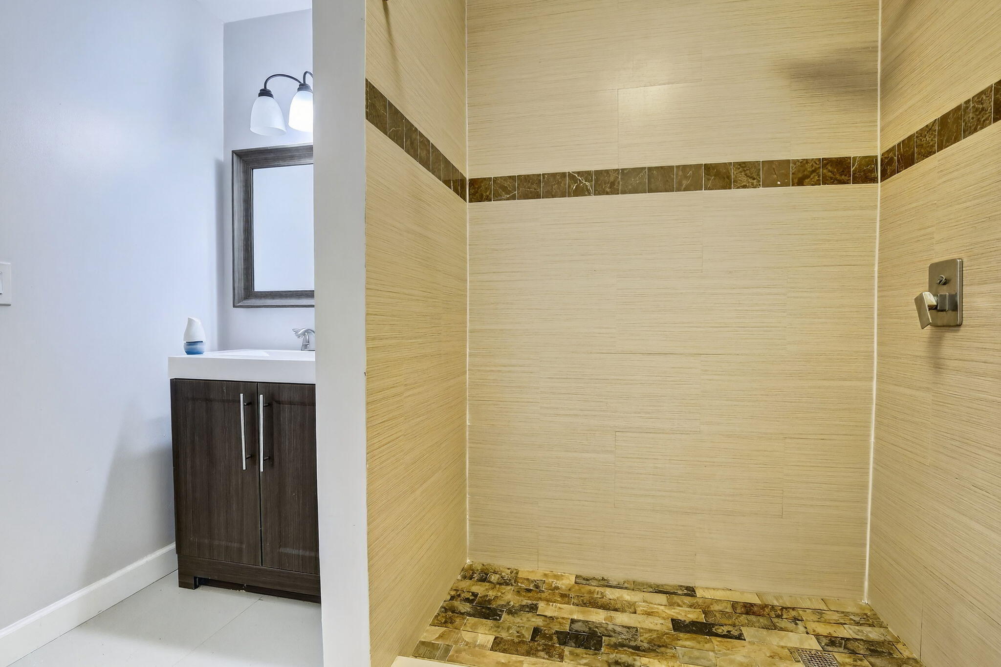 8789 NW 39 Street 8789