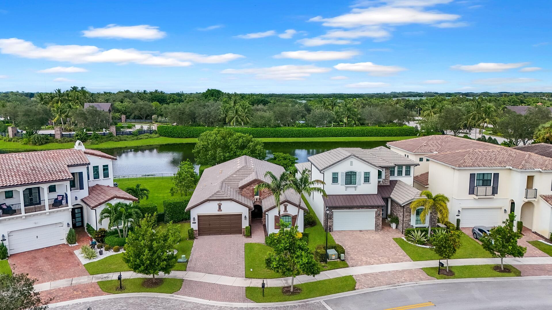 8259 Grand Prix Lane