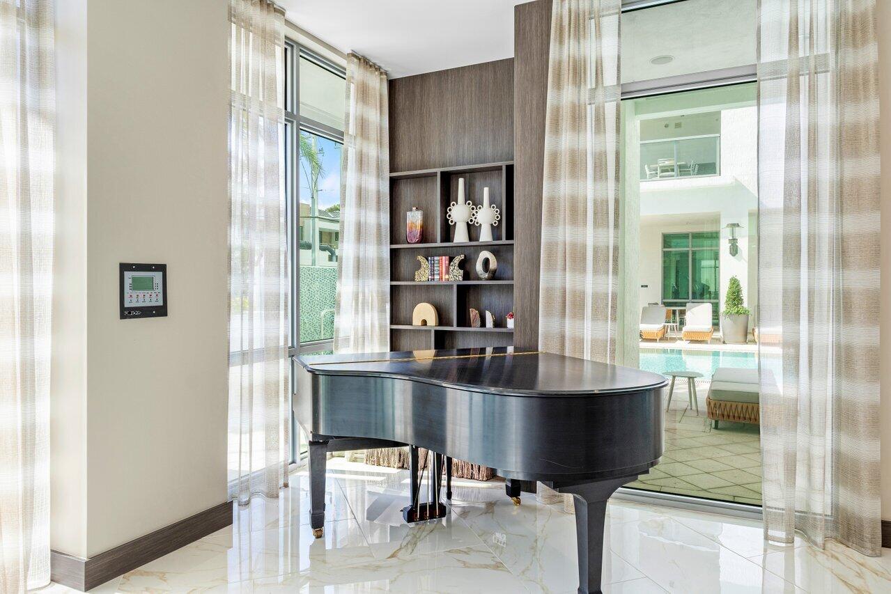 495 E Royal Palm Road 402