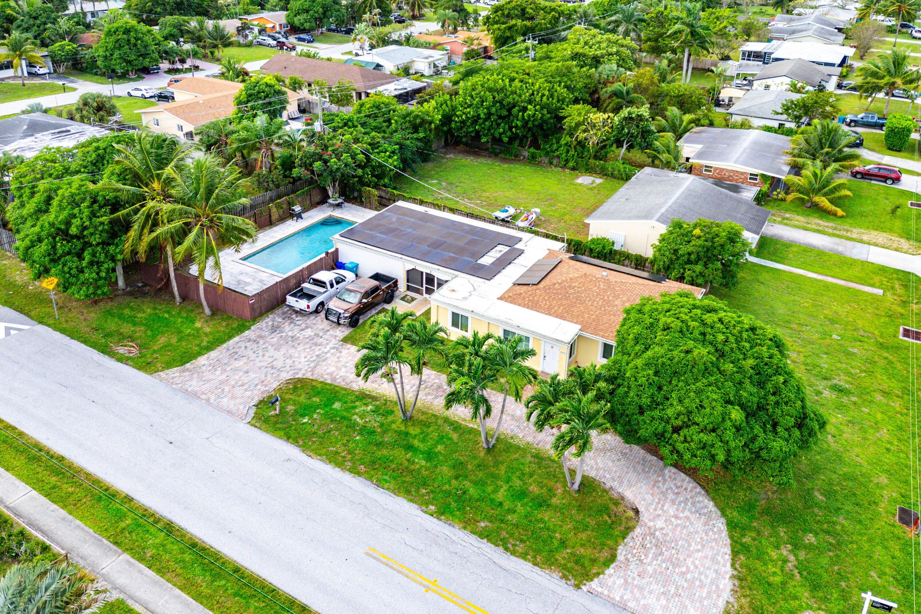 305 SW 3rd Street