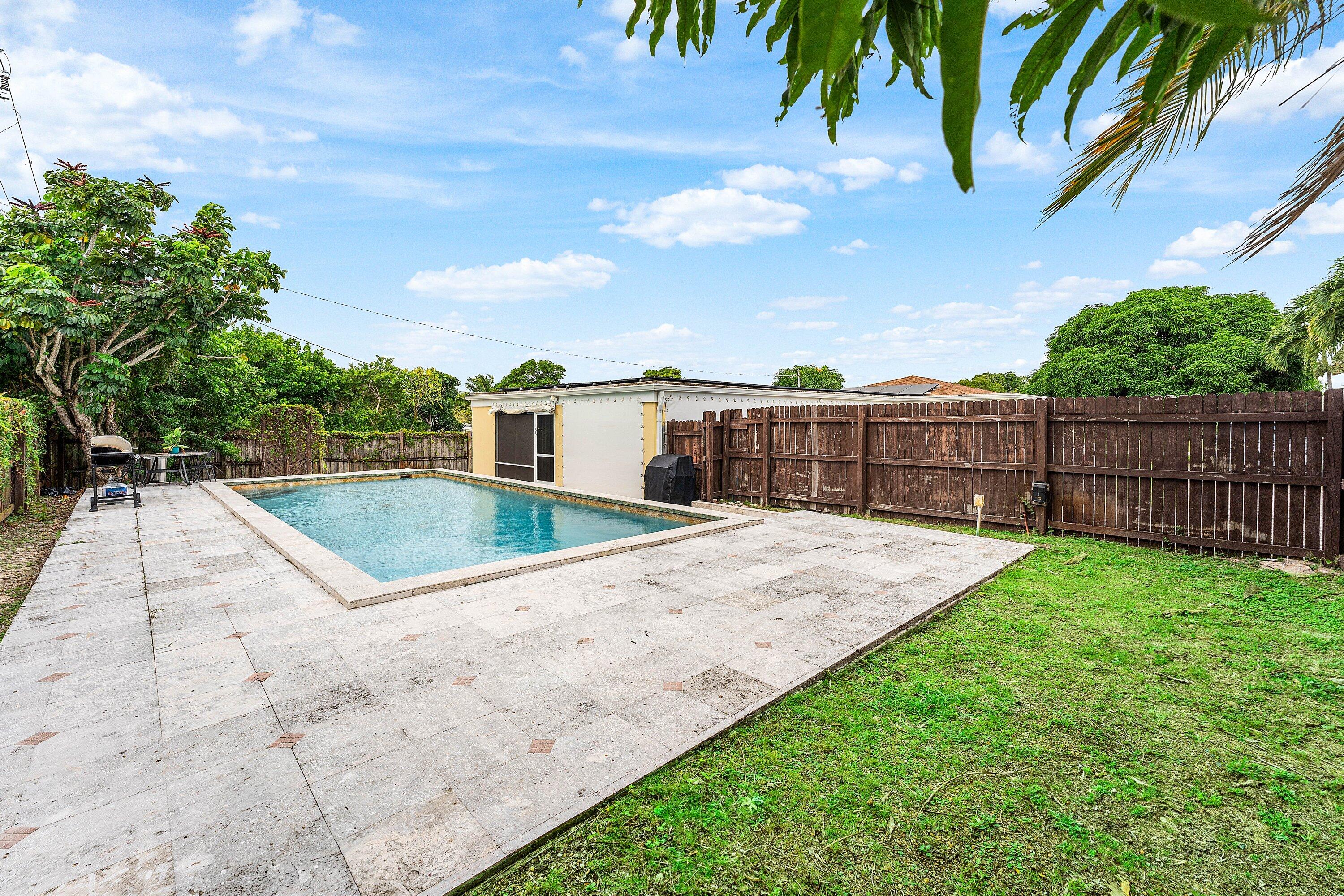 305 SW 3rd Street