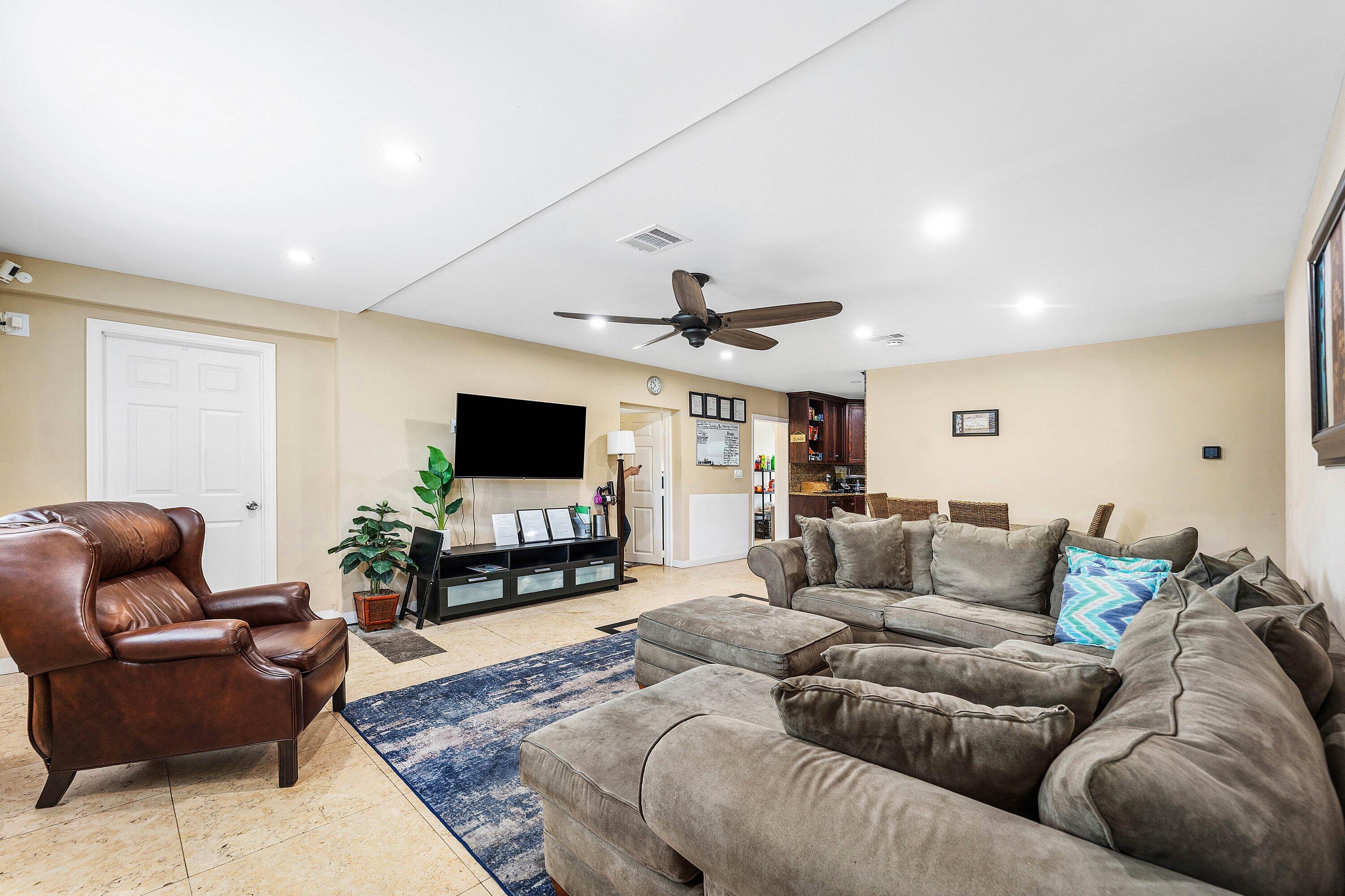 305 SW 3rd Street