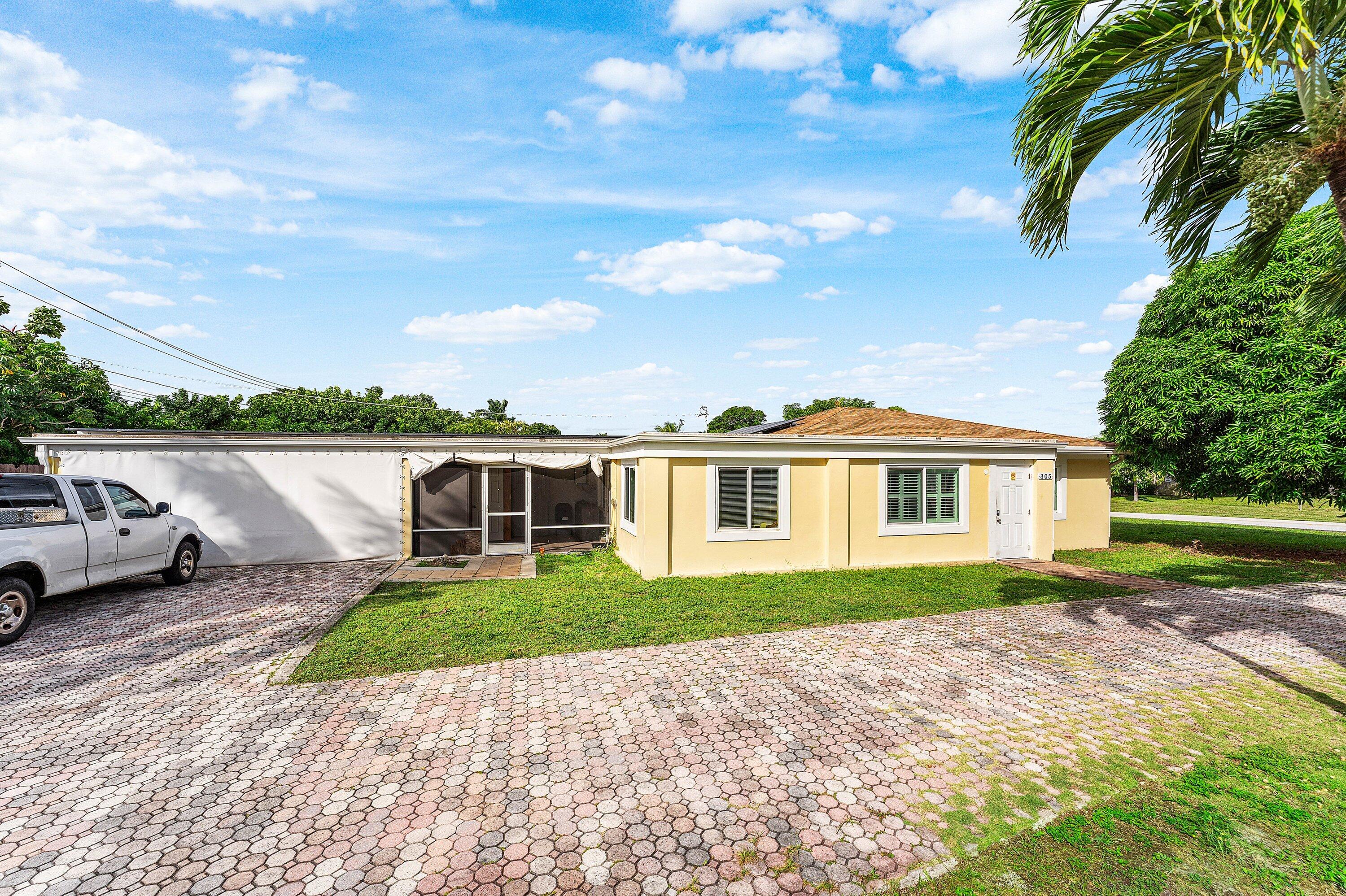 305 SW 3rd Street