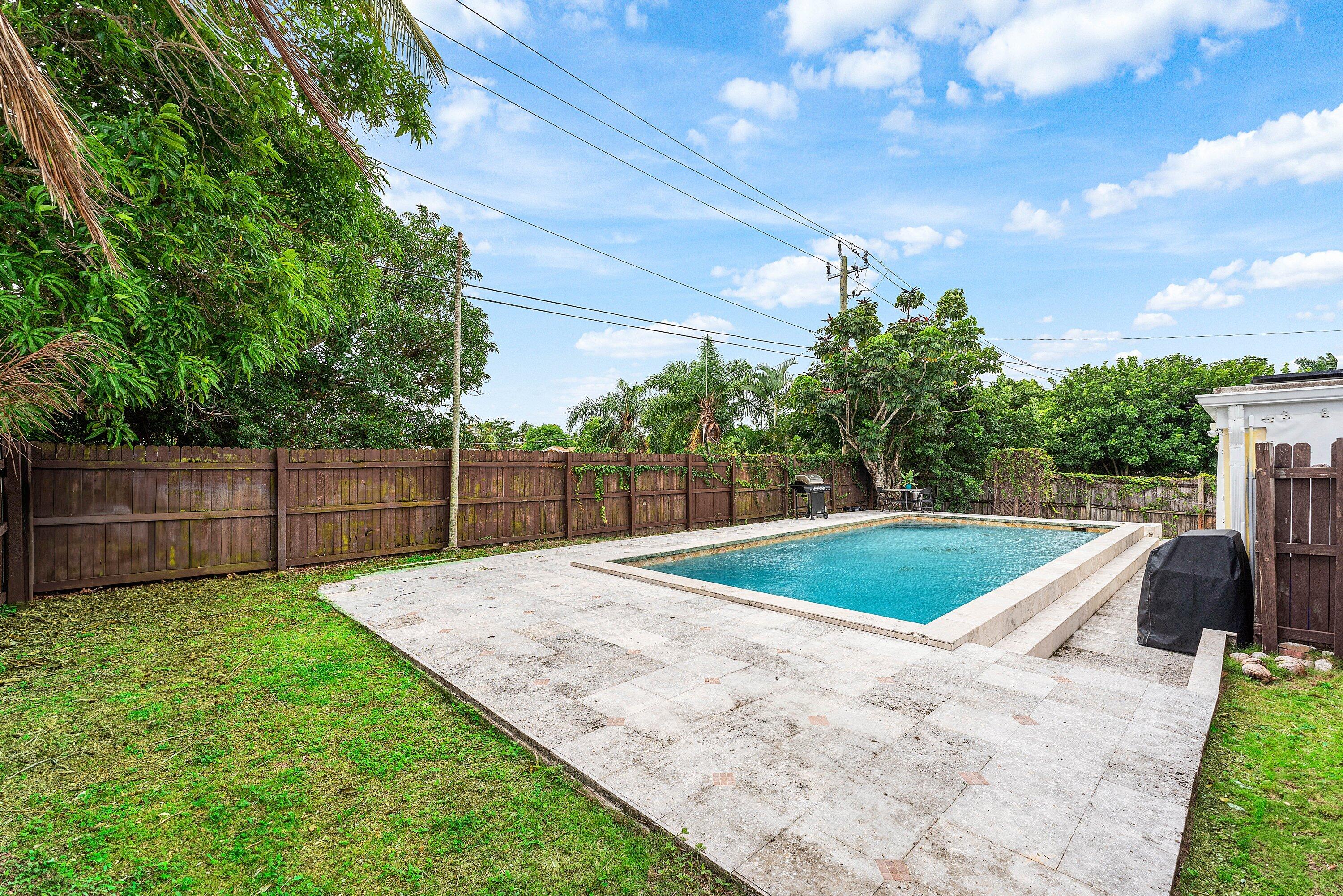 305 SW 3rd Street