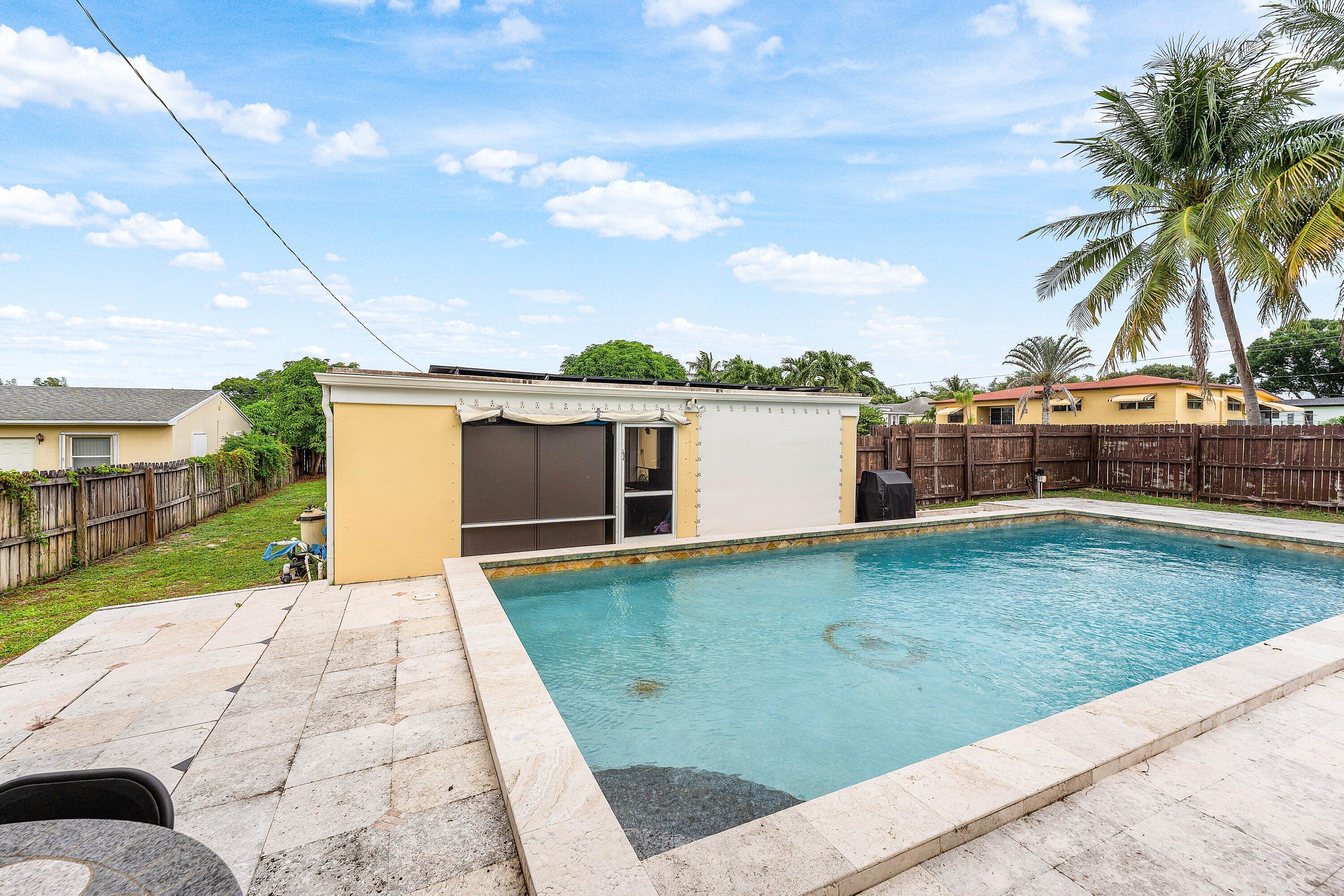 305 SW 3rd Street