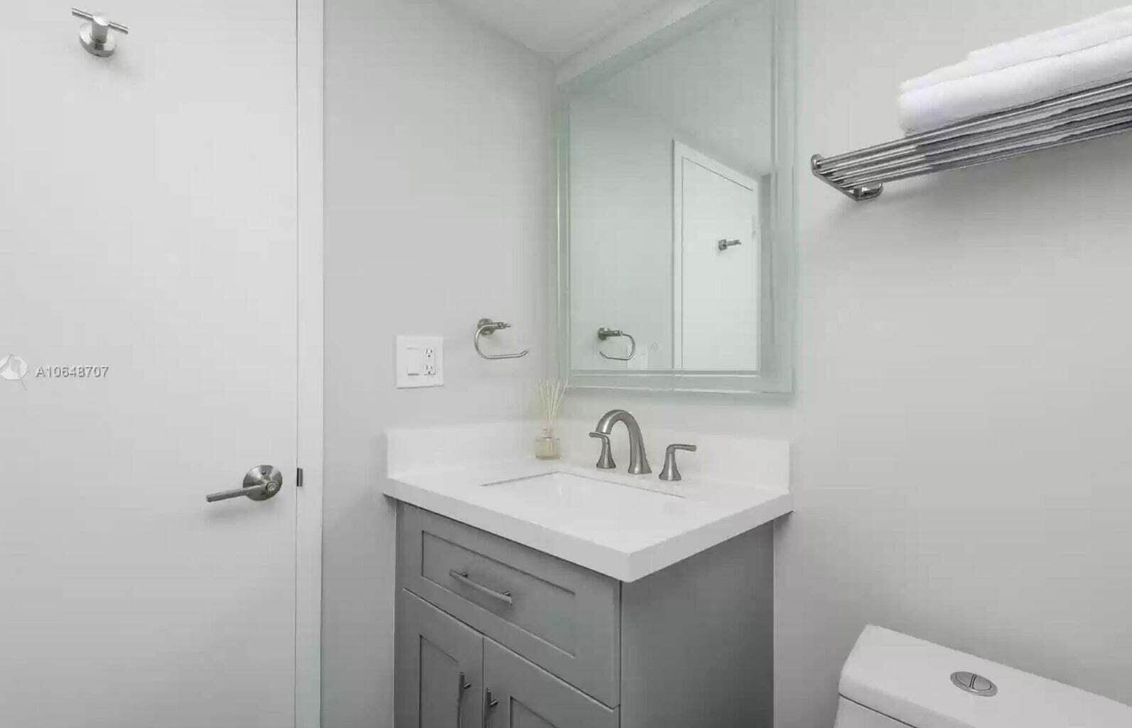 3212 NE 12th Street 302
