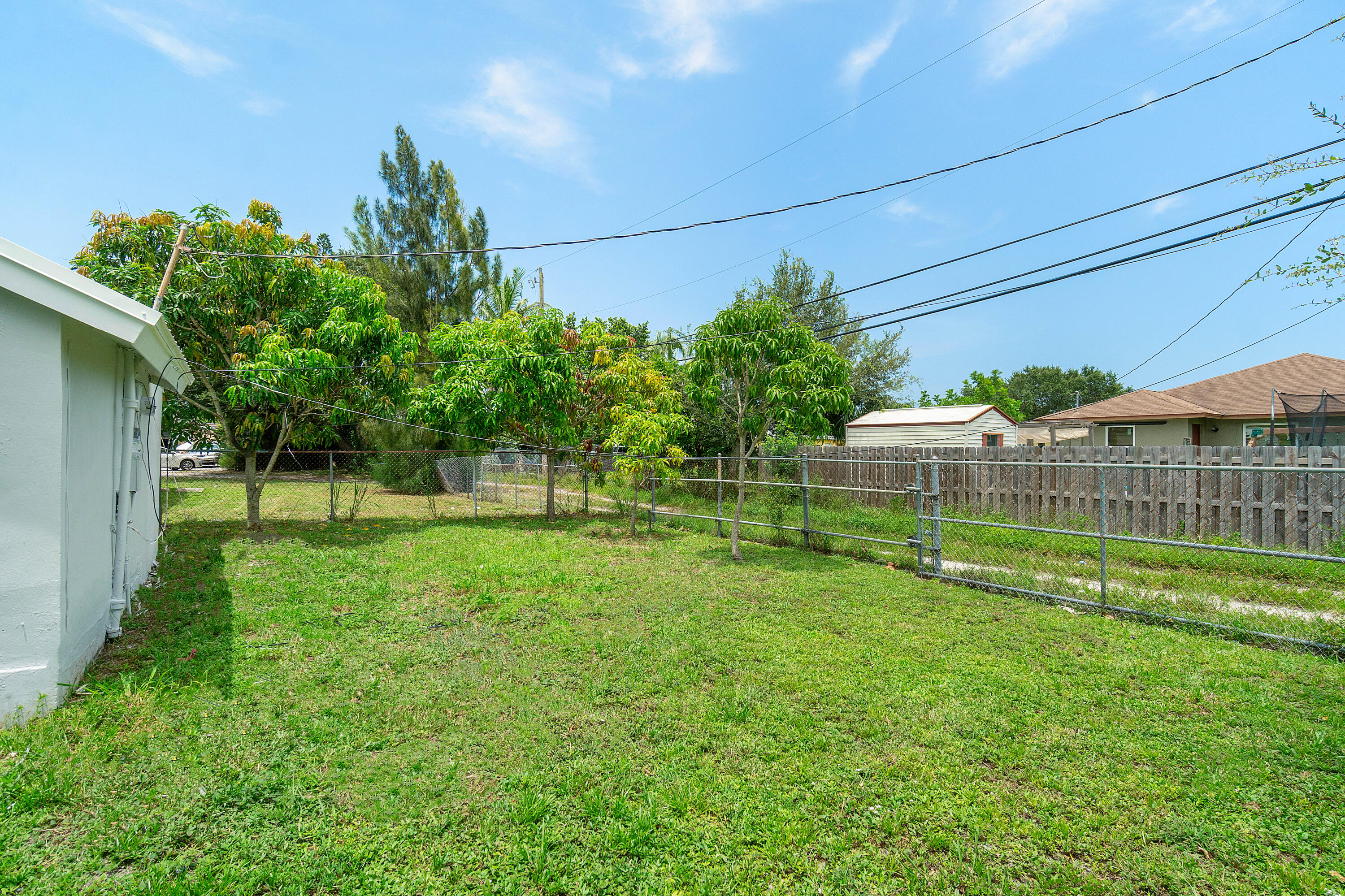 137 SW 9th Avenue