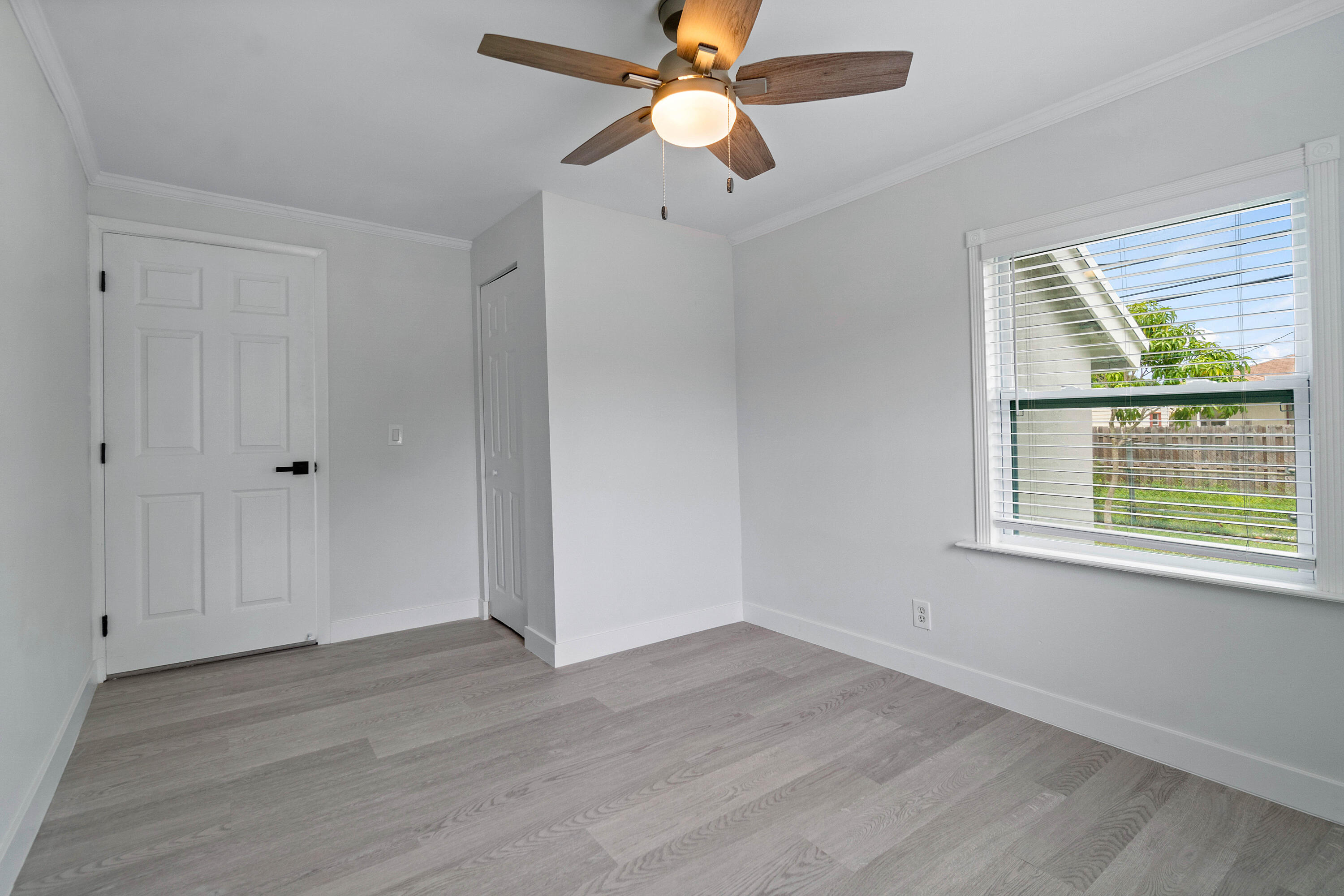 137 SW 9th Avenue