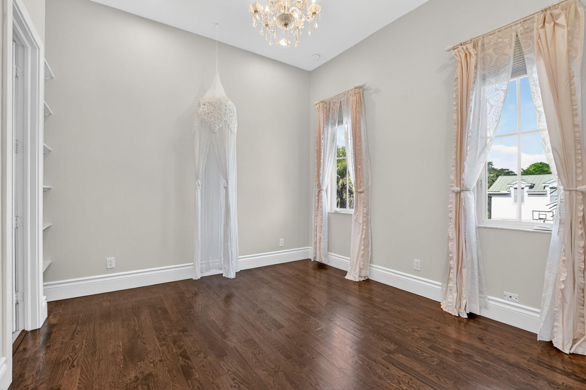 200 NW 10th Street