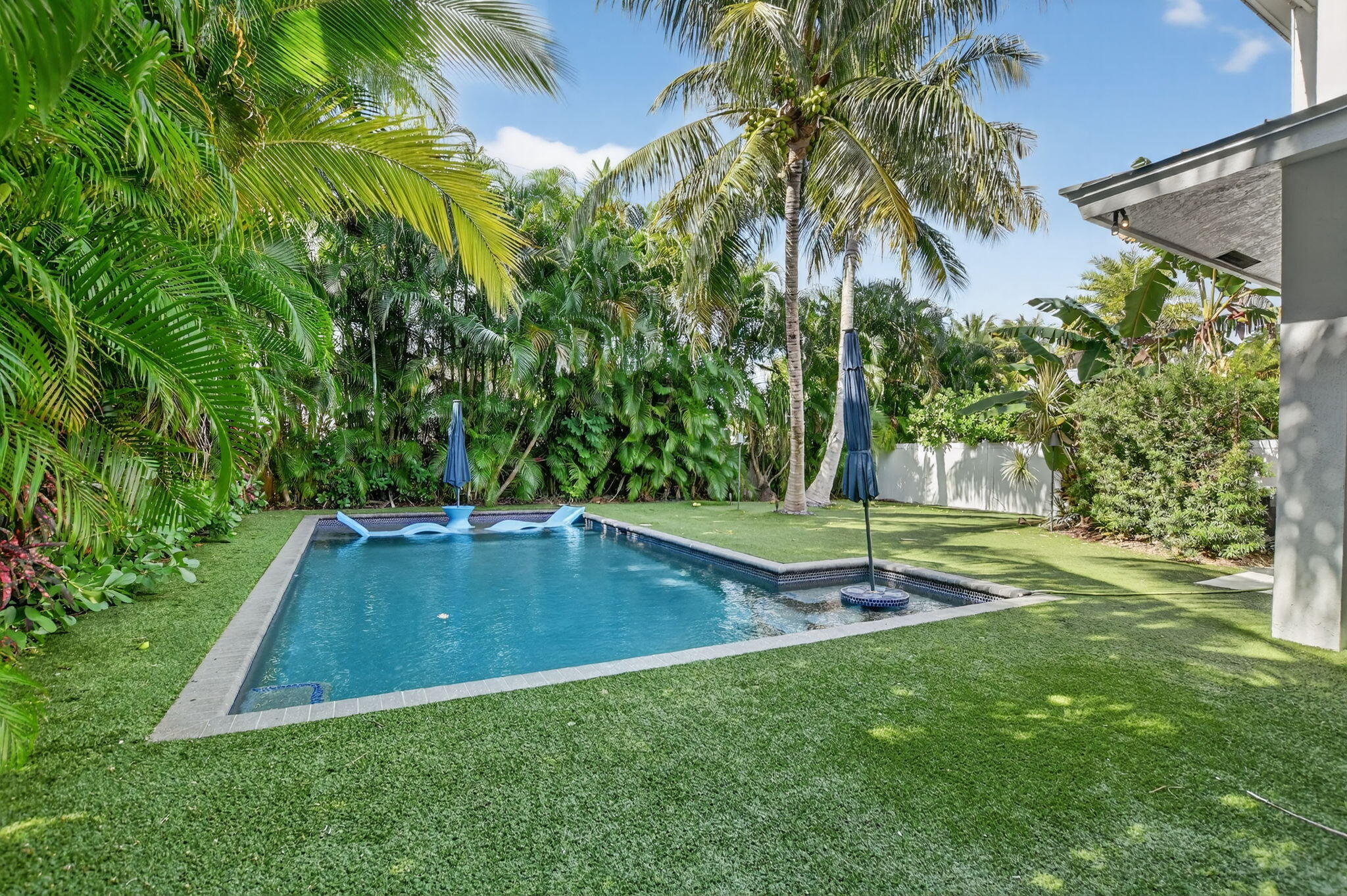 200 NW 10th Street