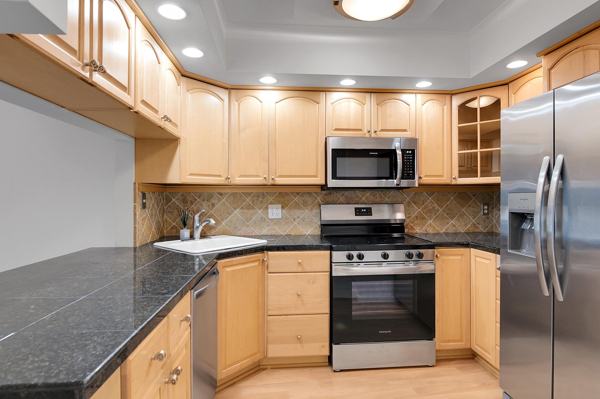 2731 NE 14th St Causeway 314