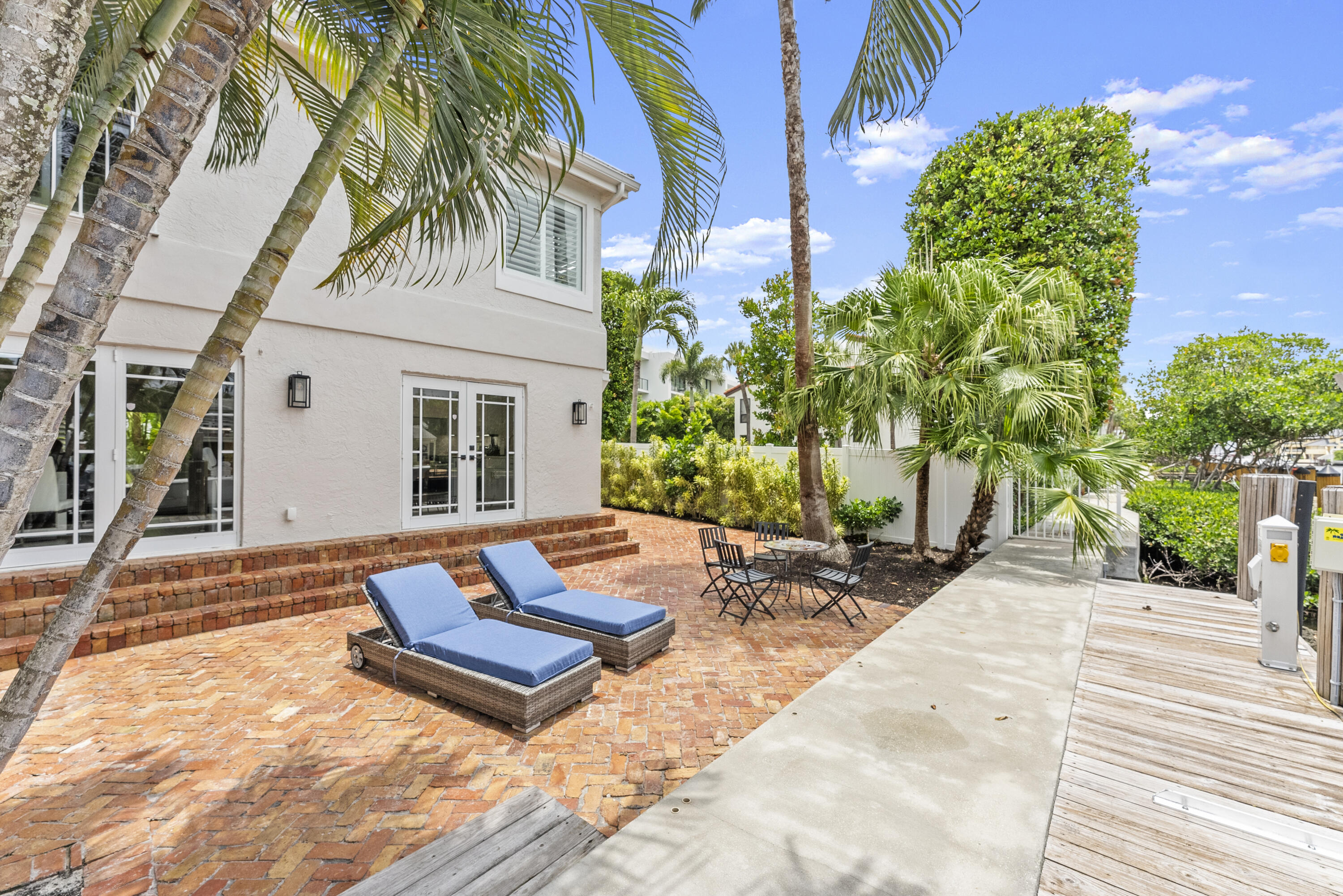 802 Andrews Avenue