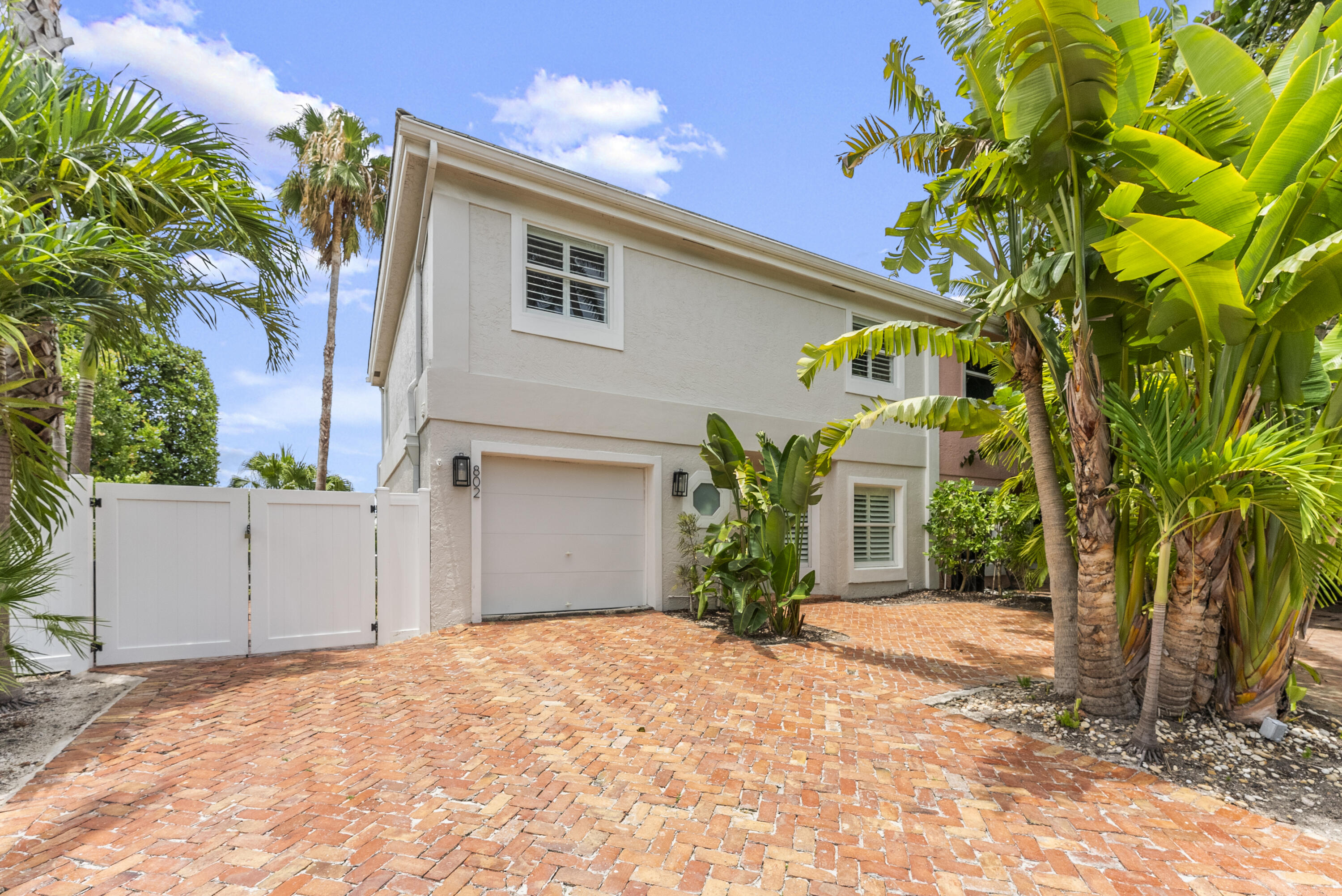 802 Andrews Avenue