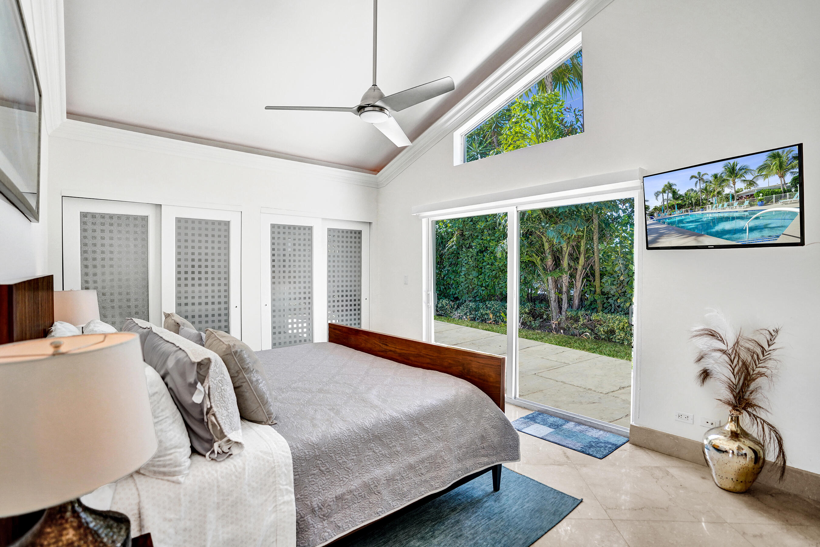 1212 Hillsboro Mile Villa 14