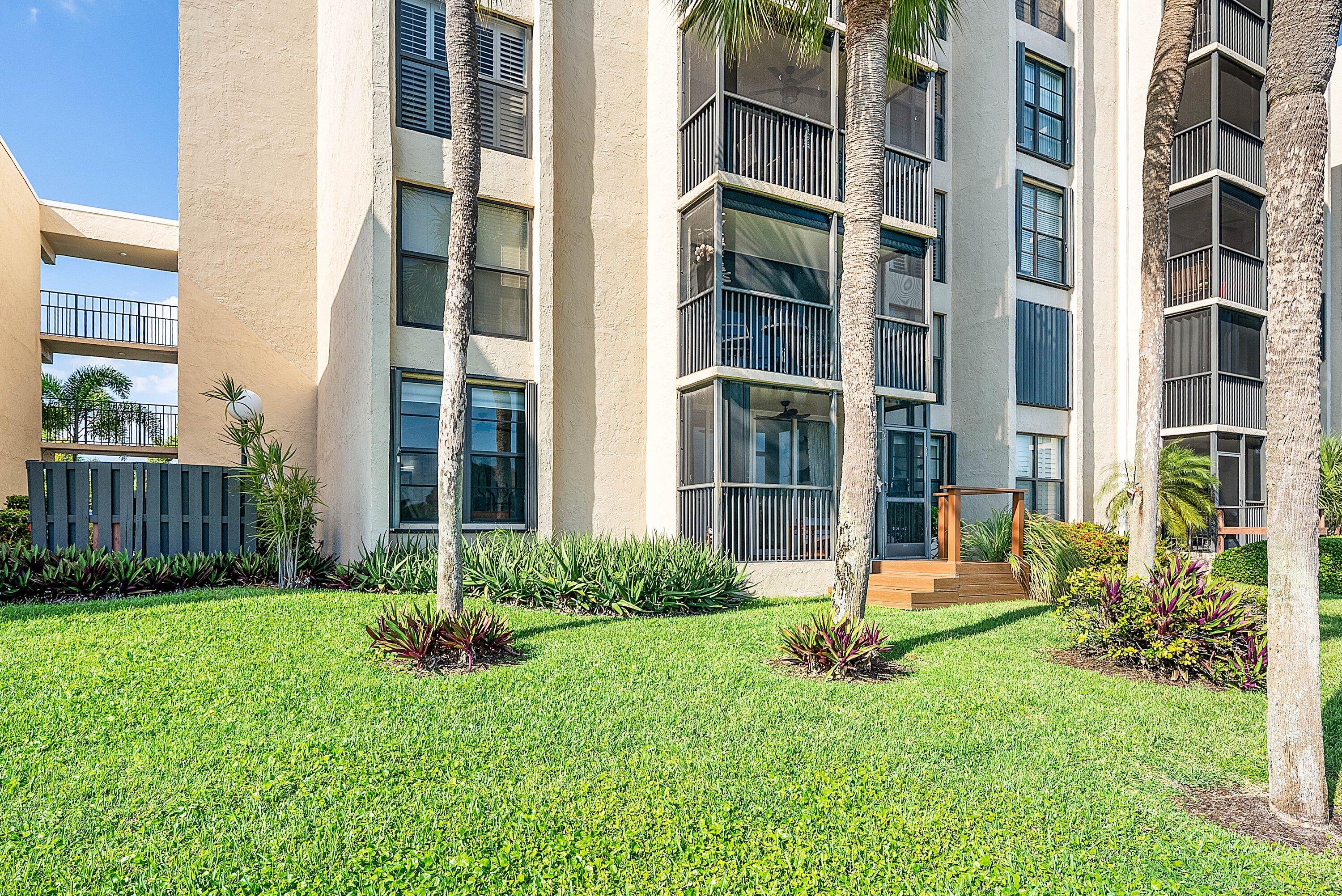 18 Royal Palm Way 109