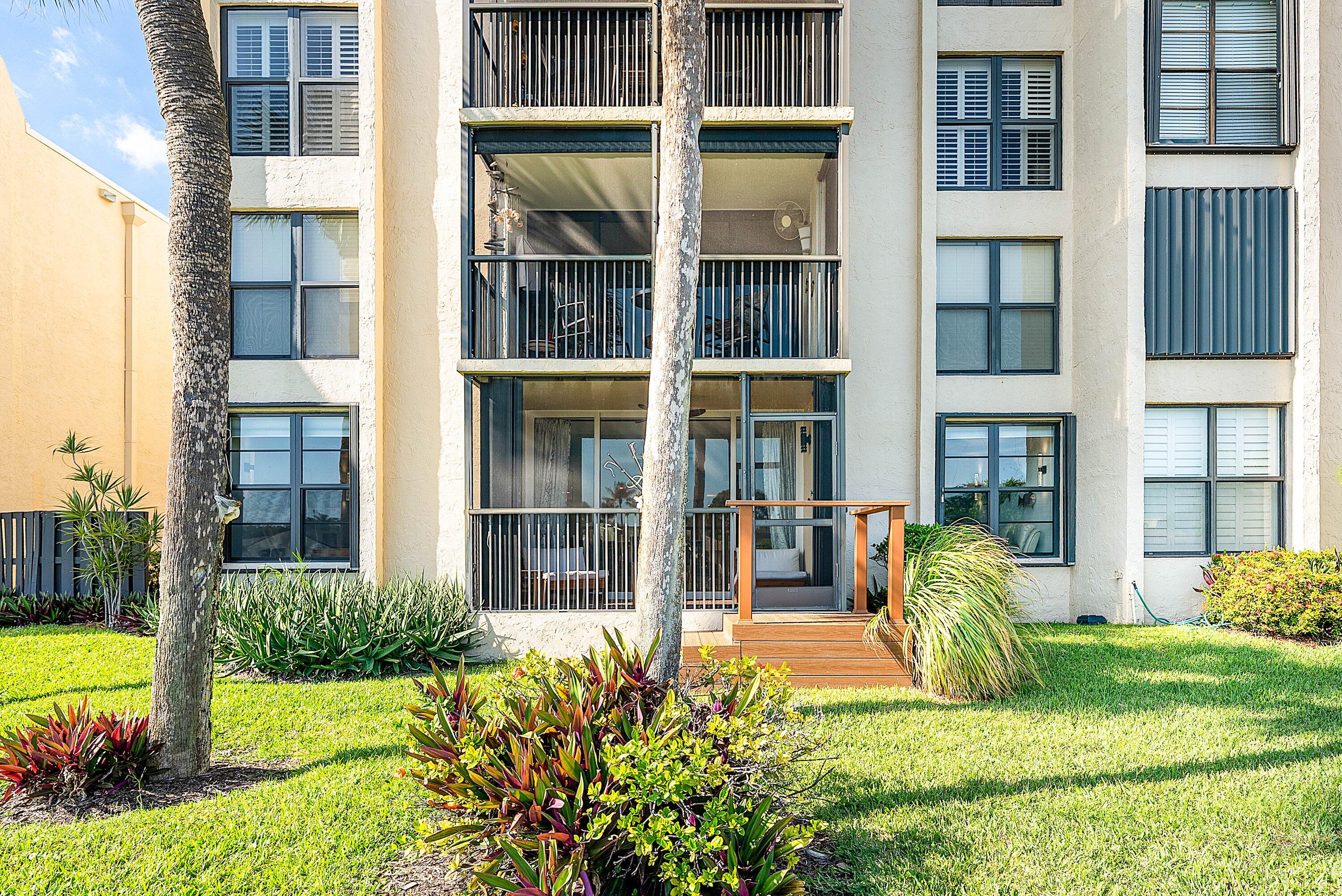 18 Royal Palm Way 109