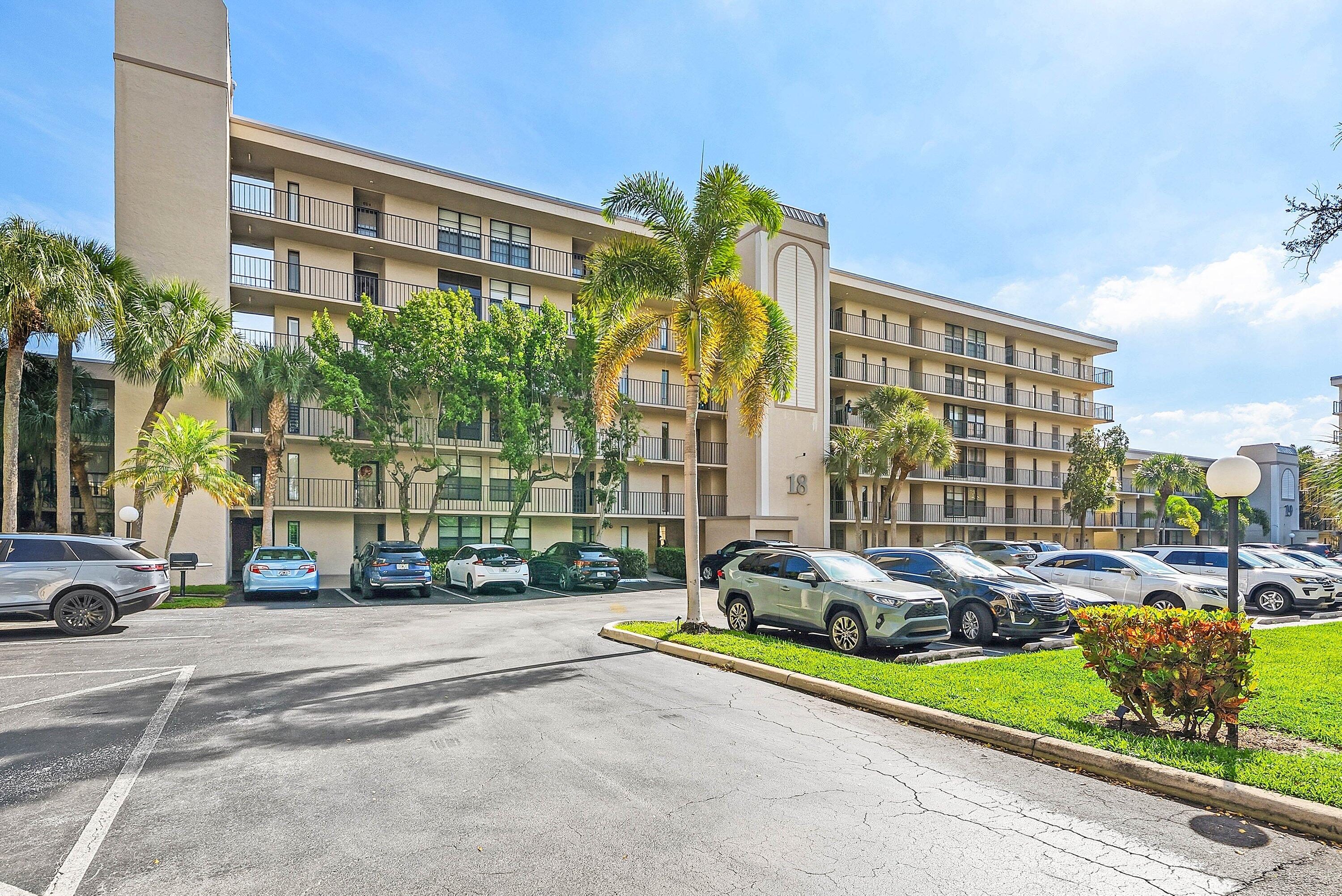 18 Royal Palm Way 109