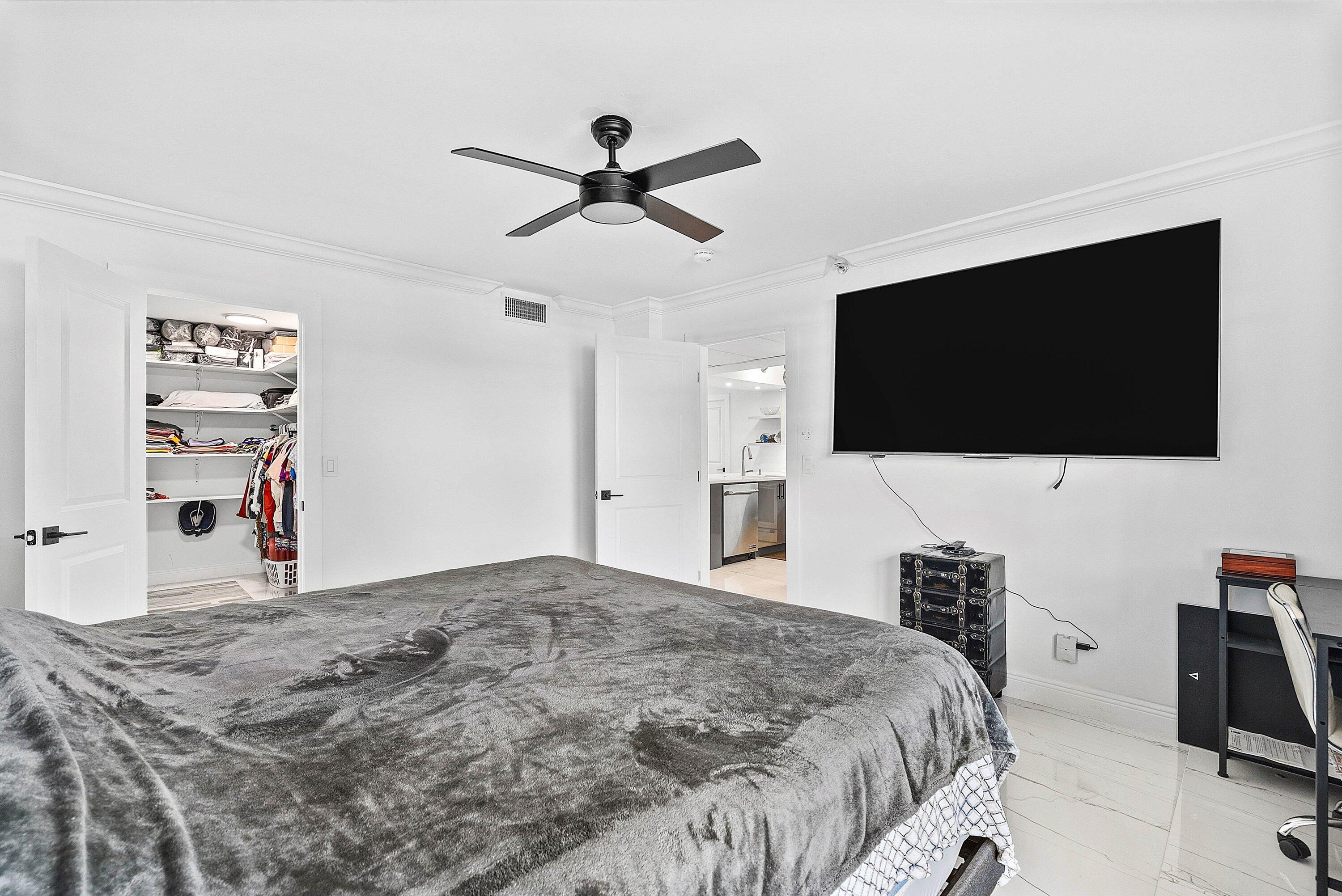 18 Royal Palm Way 109
