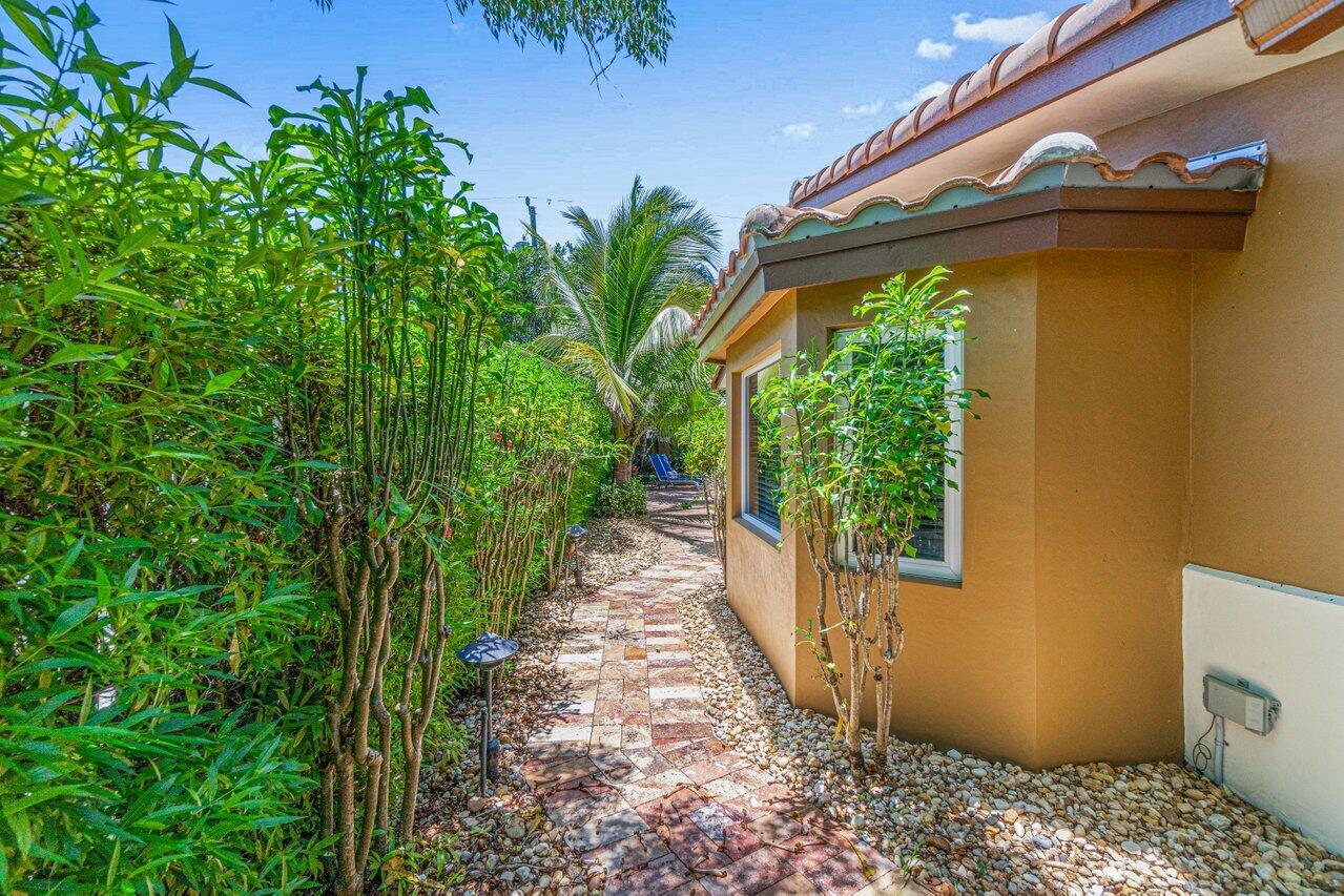 870 NW 7th Street
