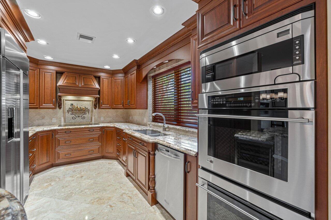 870 NW 7th Street