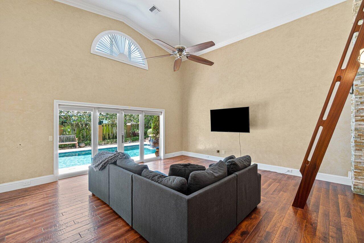 870 NW 7th Street