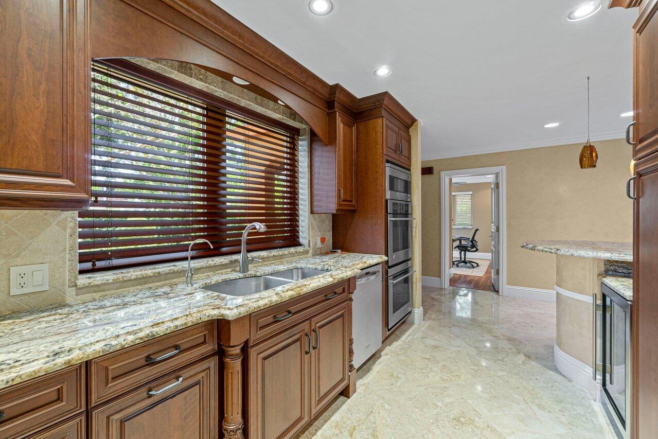 870 NW 7th Street