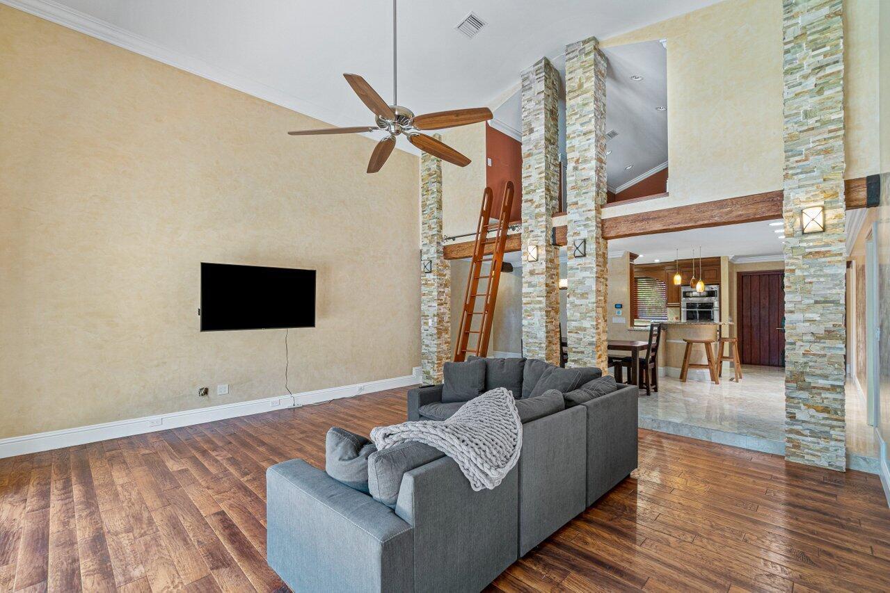 870 NW 7th Street