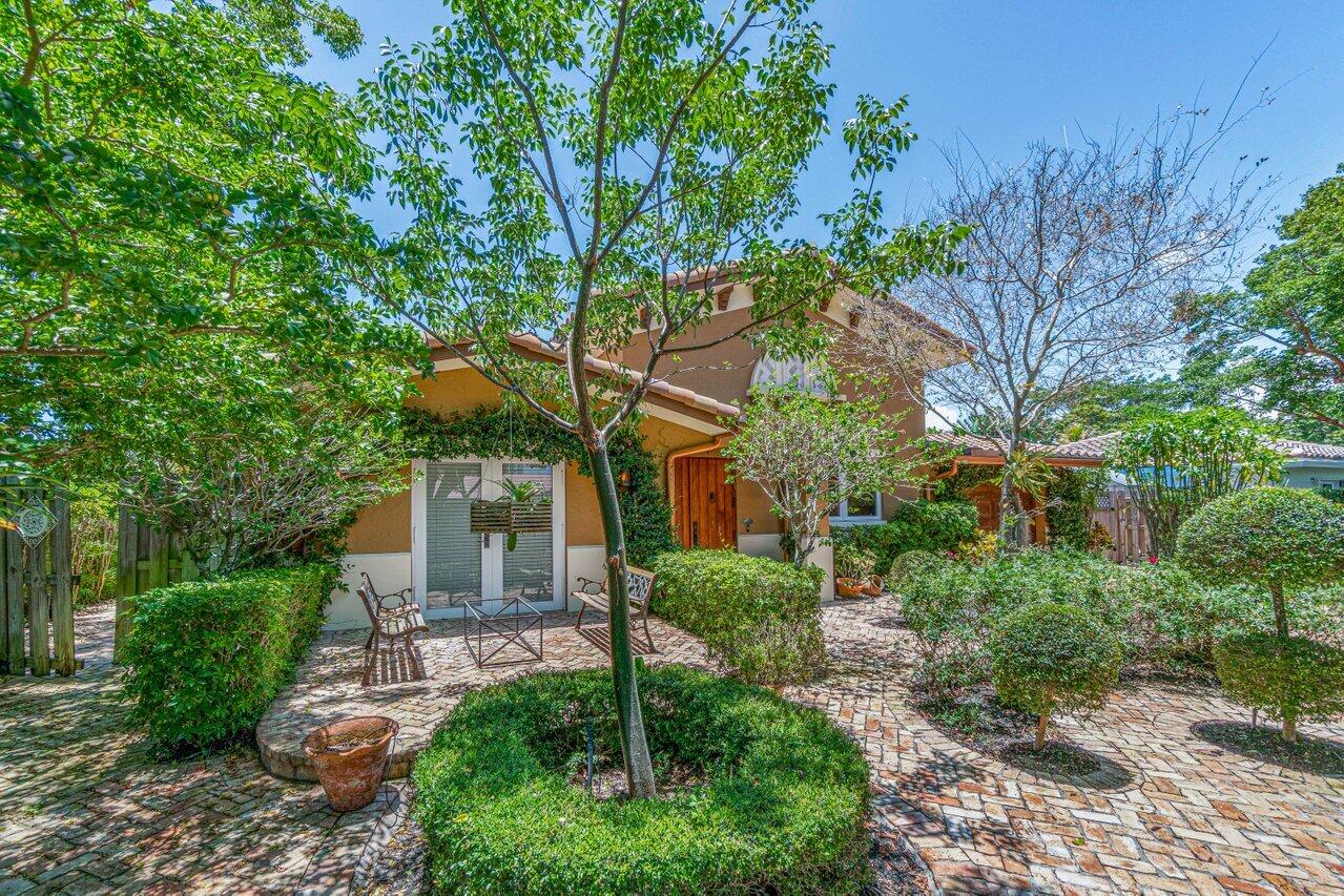 870 NW 7th Street