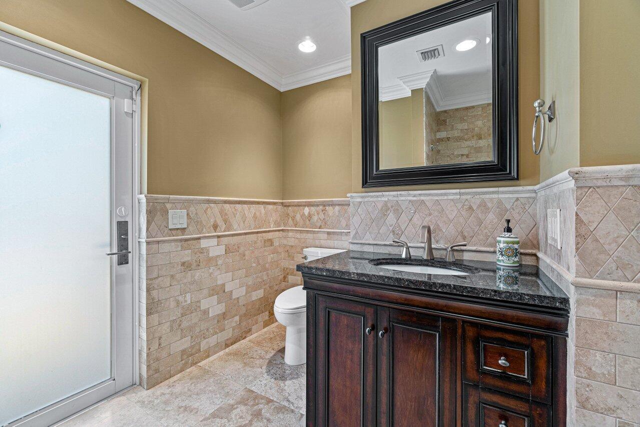870 NW 7th Street