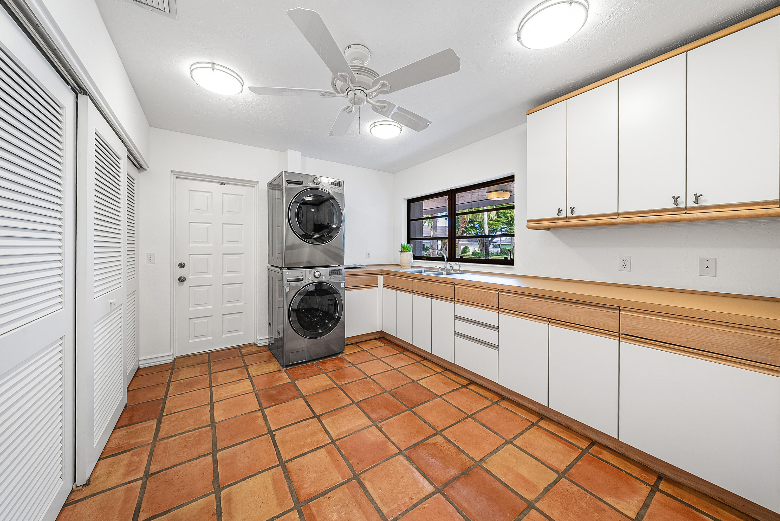 112 Glenbrook Court