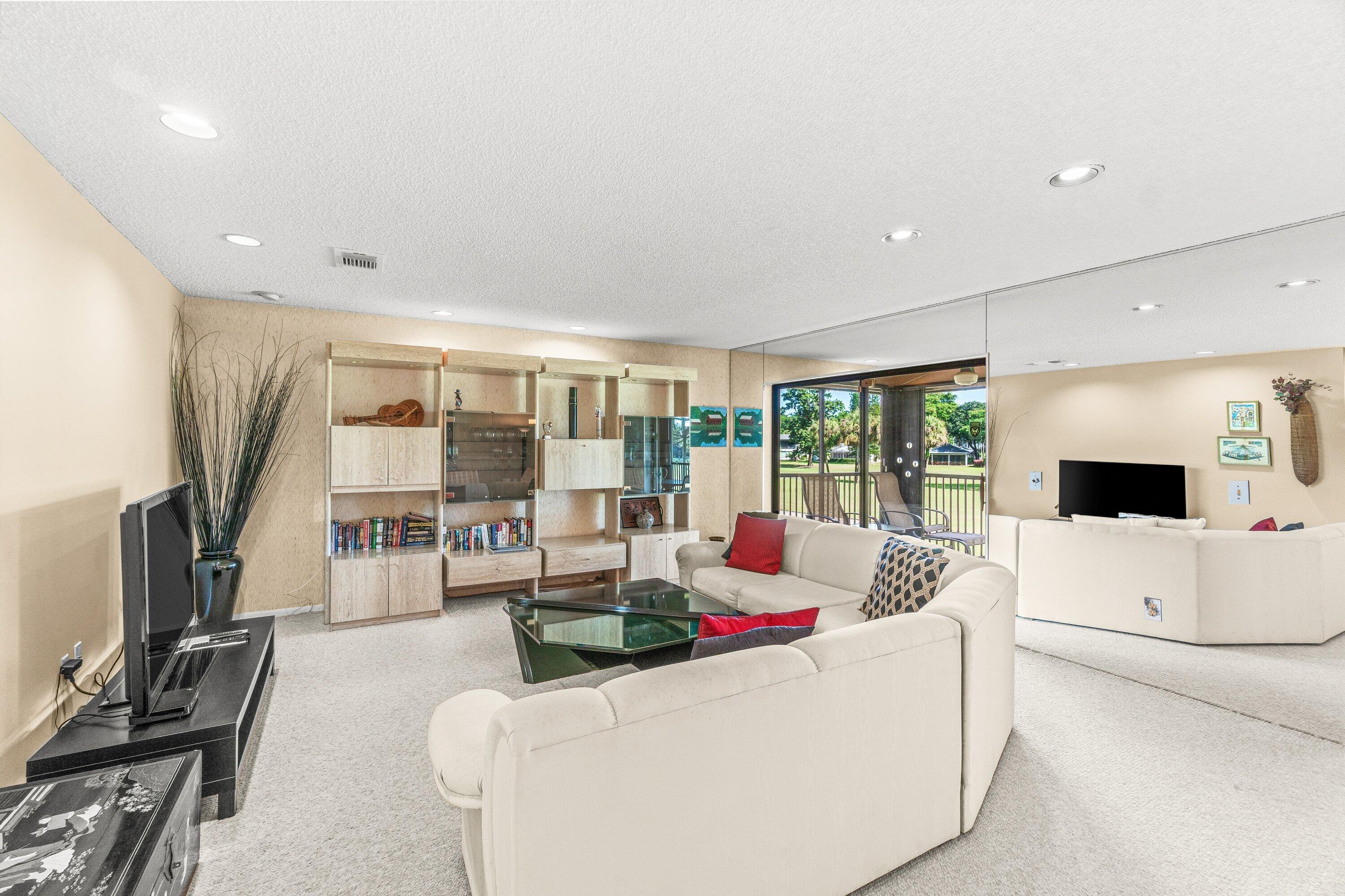 3 Stratford Drive E B