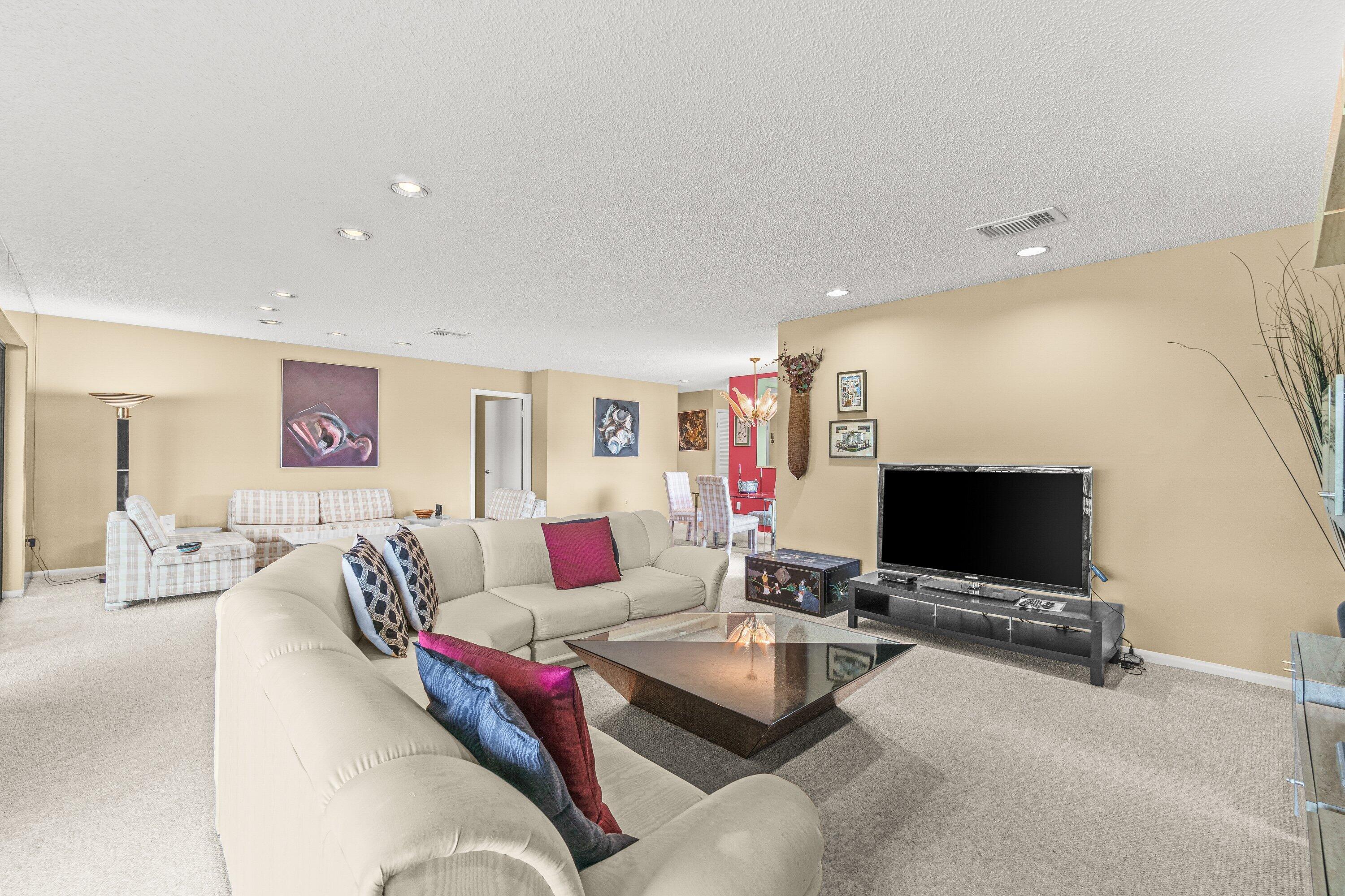 3 Stratford Drive E B