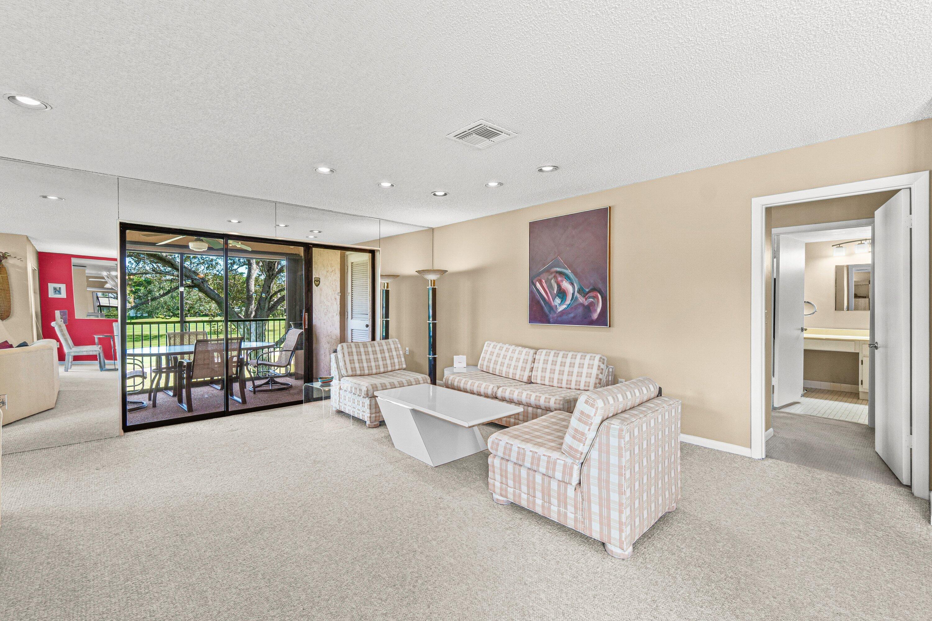 3 Stratford Drive E B