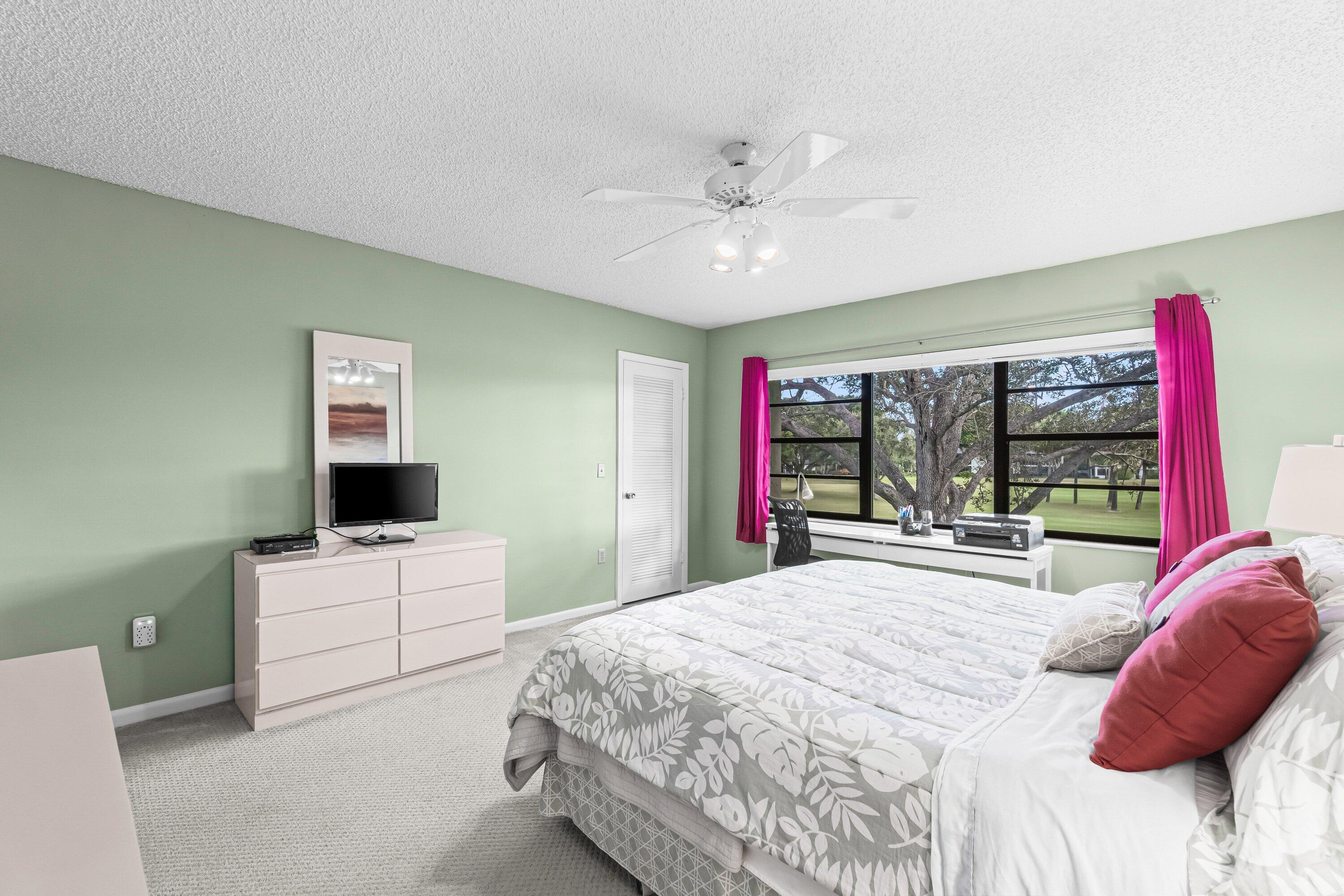 3 Stratford Drive E B