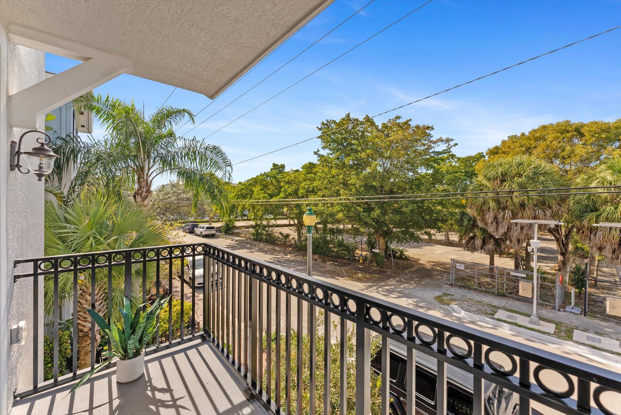 47 NW 4th Avenue