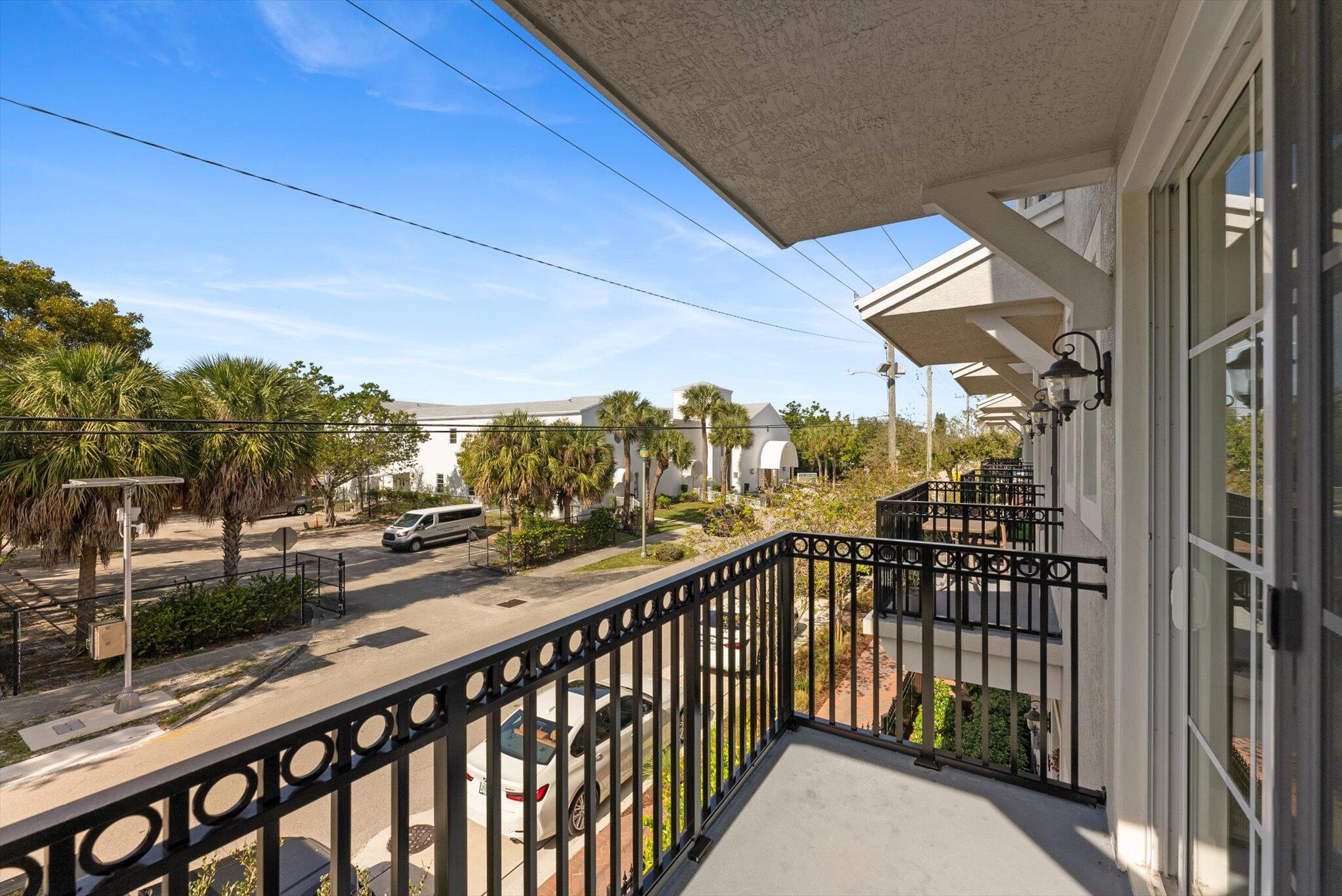 47 NW 4th Avenue