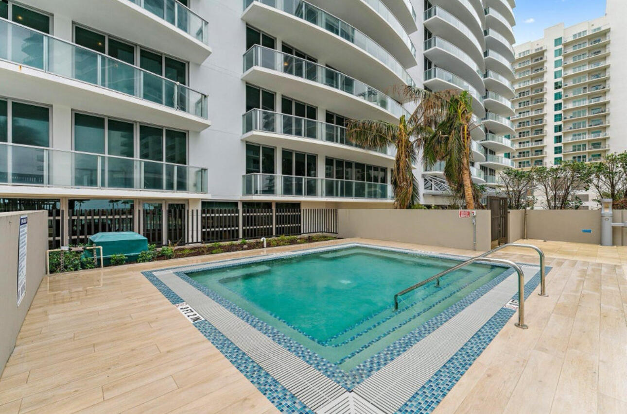 3100 N Ocean Drive P-1003