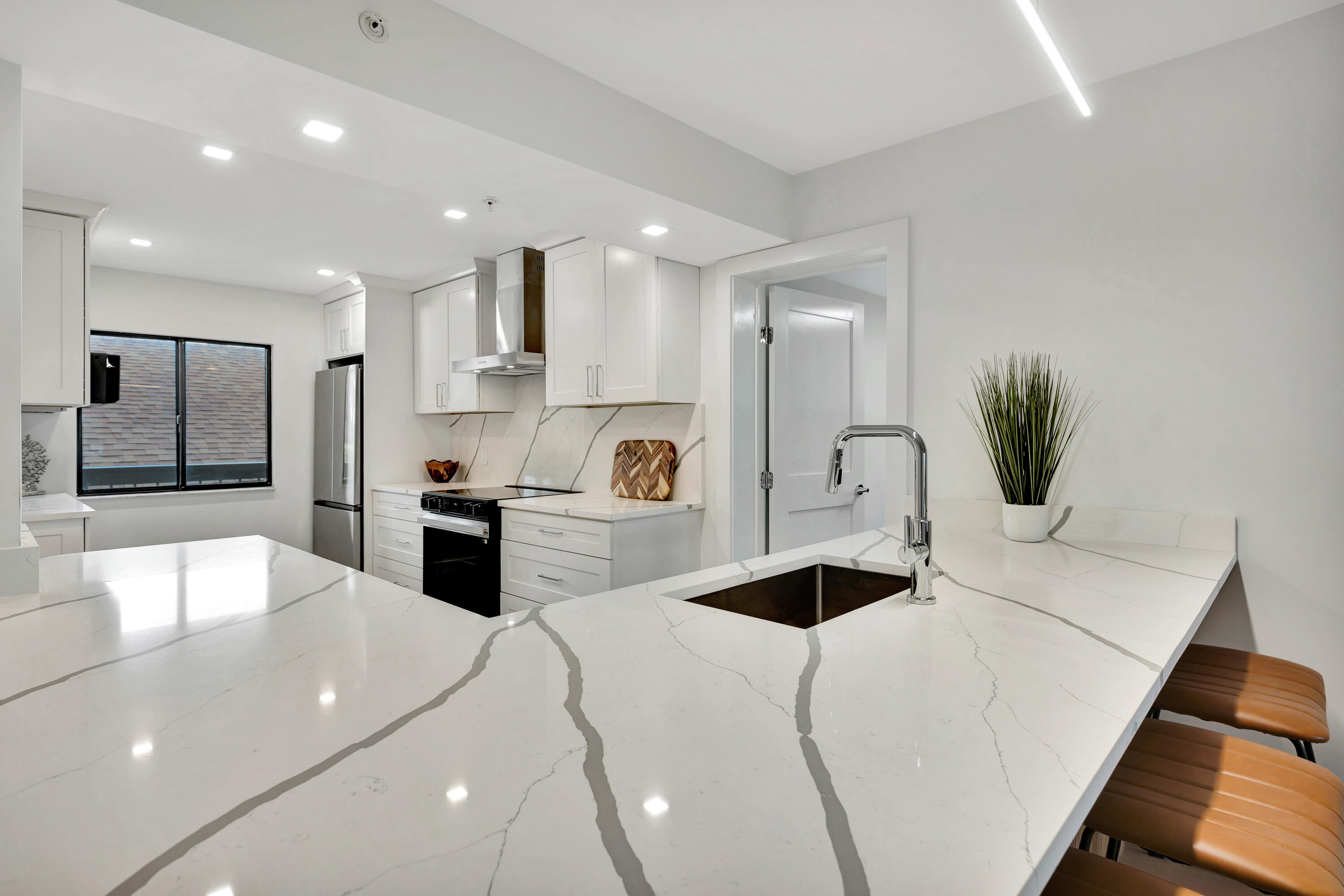 501 Seafarer Circle 204