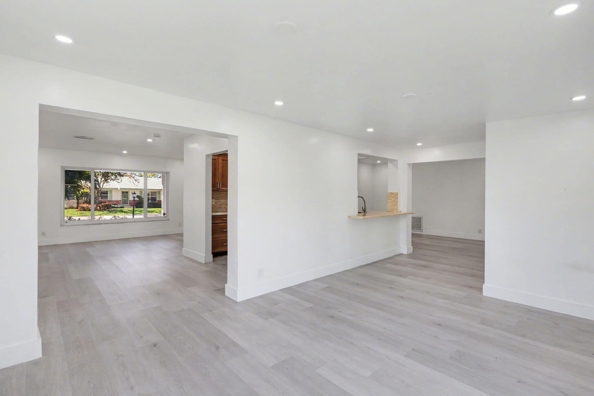 4005 NW 76th Avenue