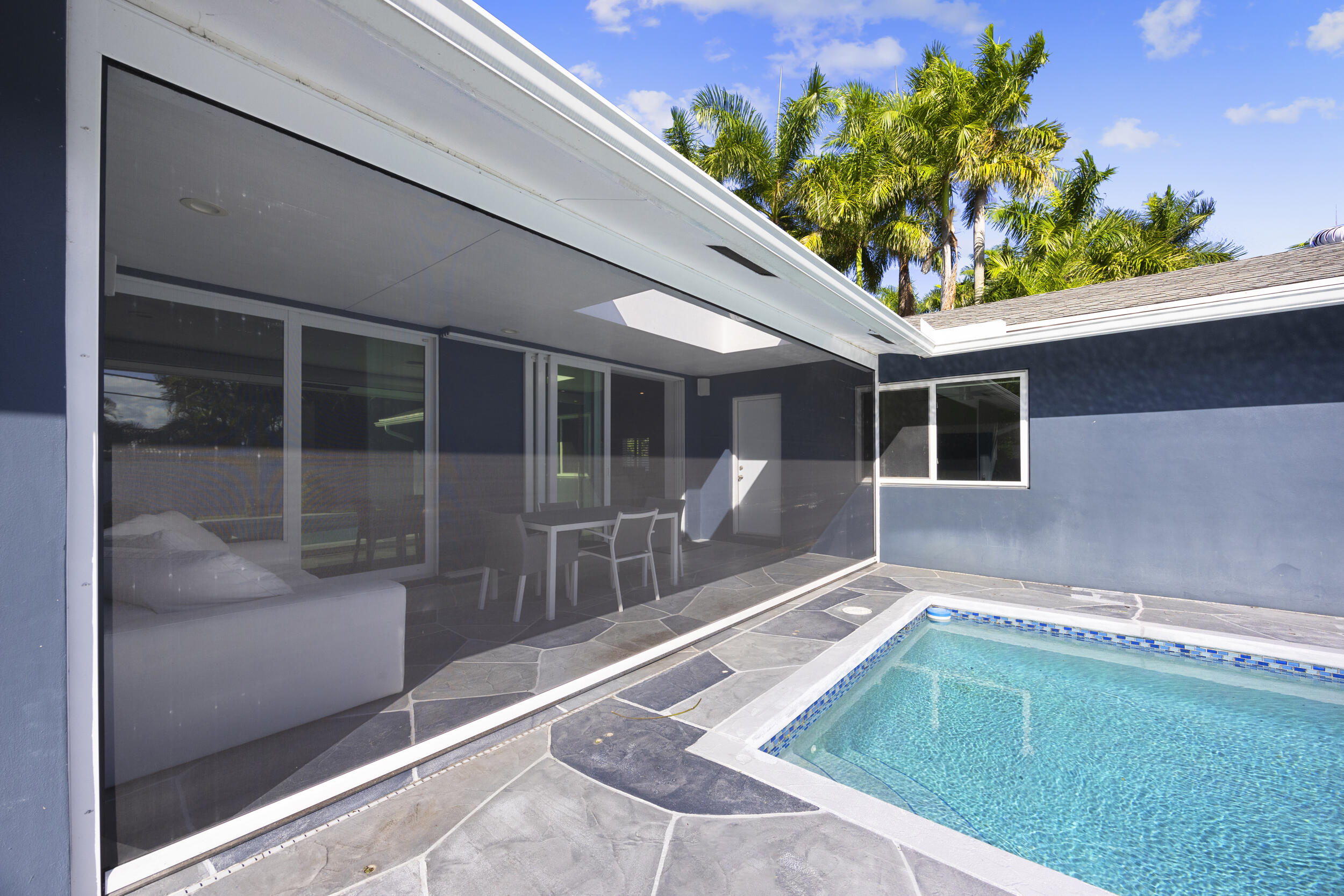 930 NW 4th Court